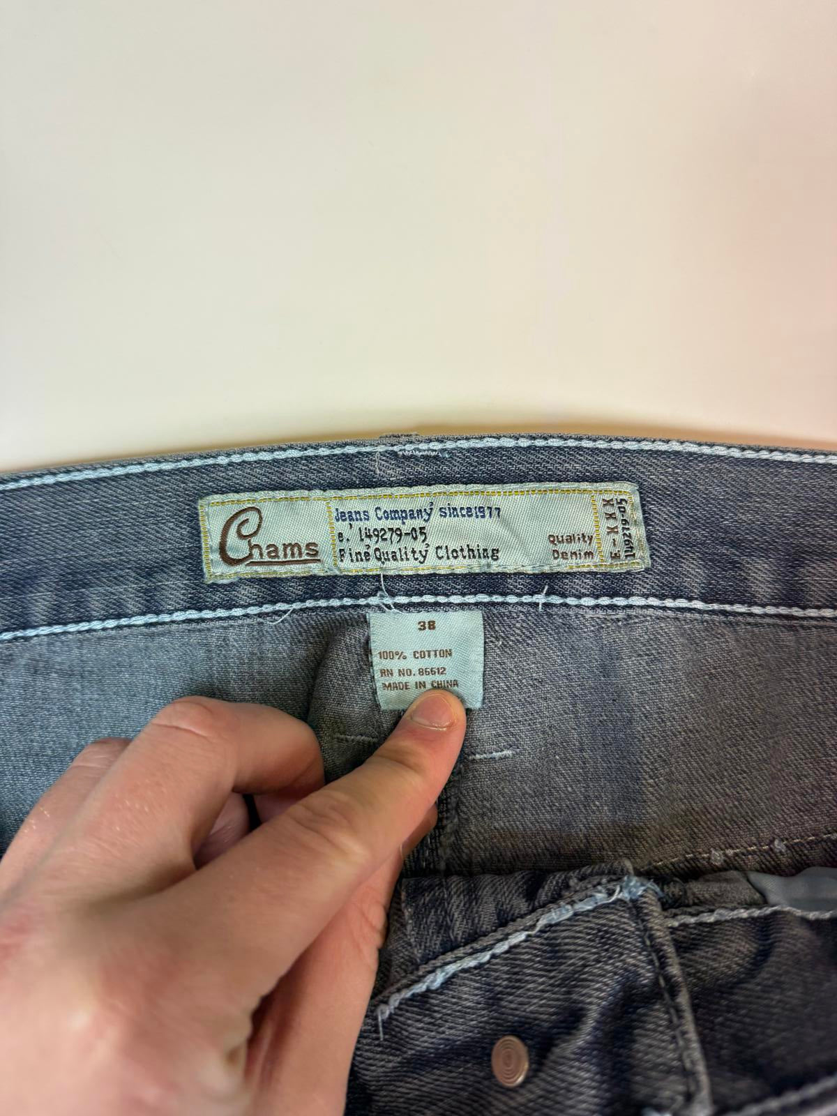 Vintage Y2K hip hop baggy jeans (W38)