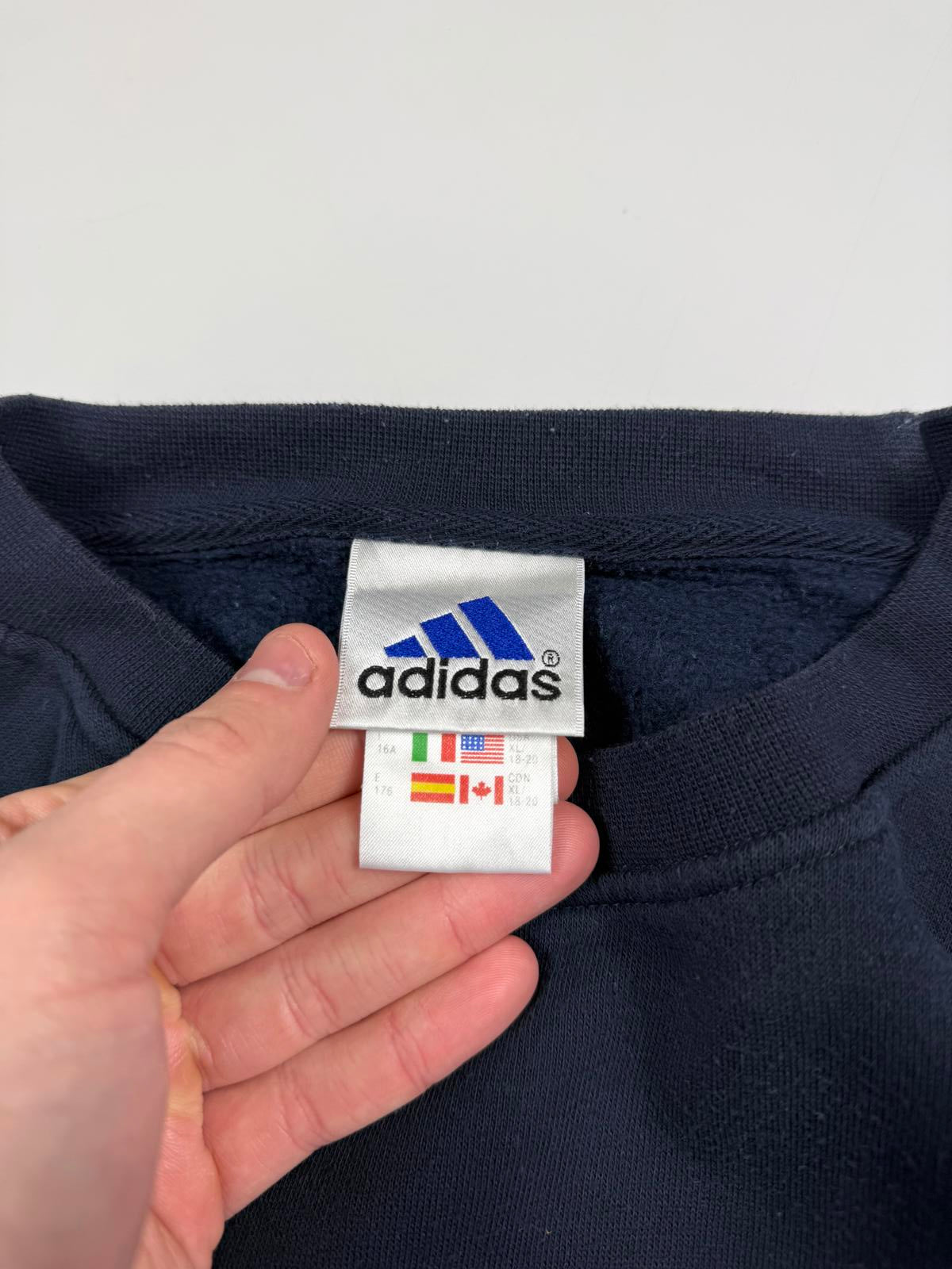 Vintage Adidas small logo sweatshirt (M)