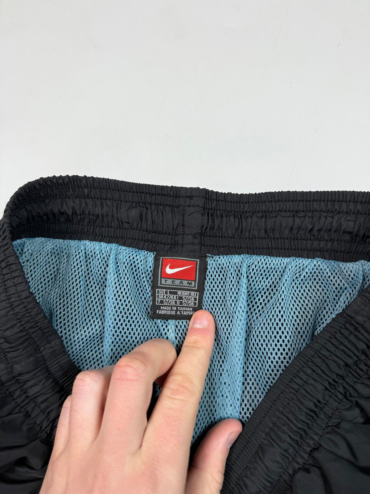 Vintage 90s Nike mini swoosh baggy track pants (L)