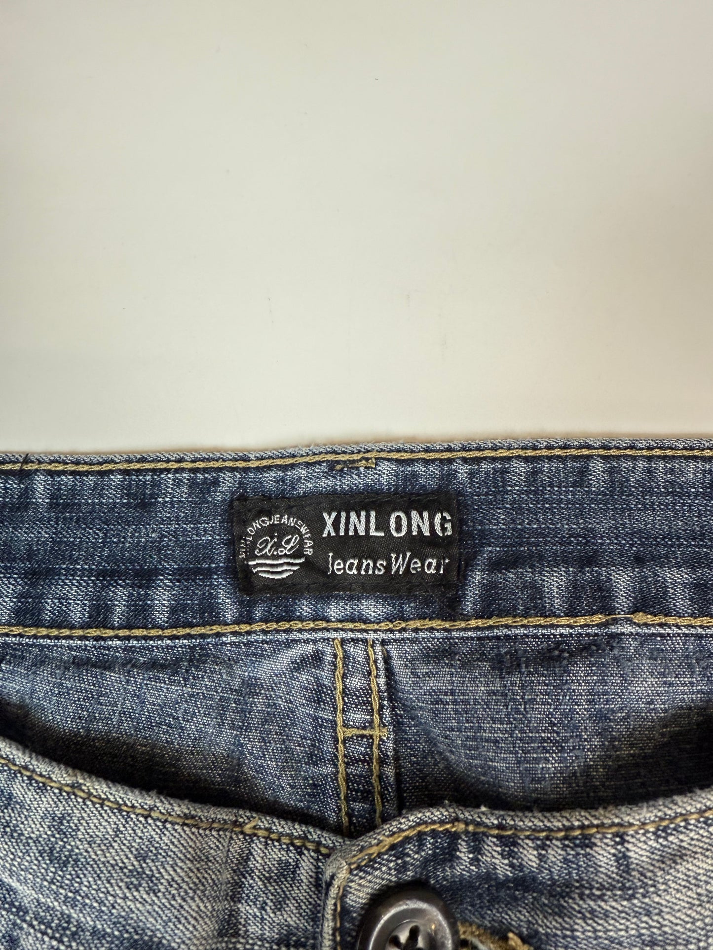 Vintage Y2K Hip hop baggy jeans (W38)