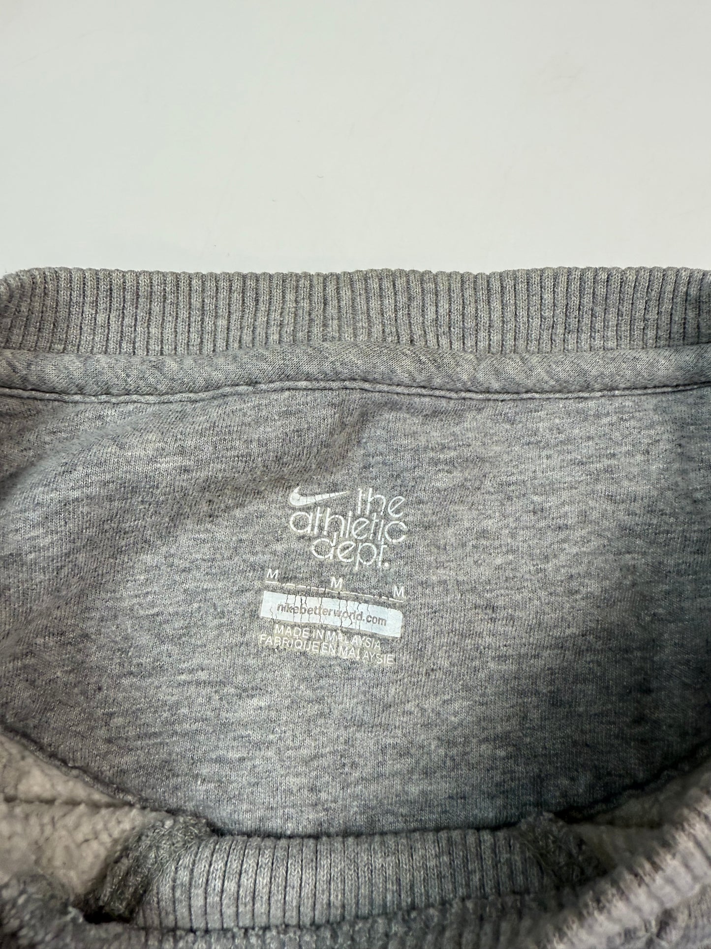 Nike mini swoosh sweatshirt (M)