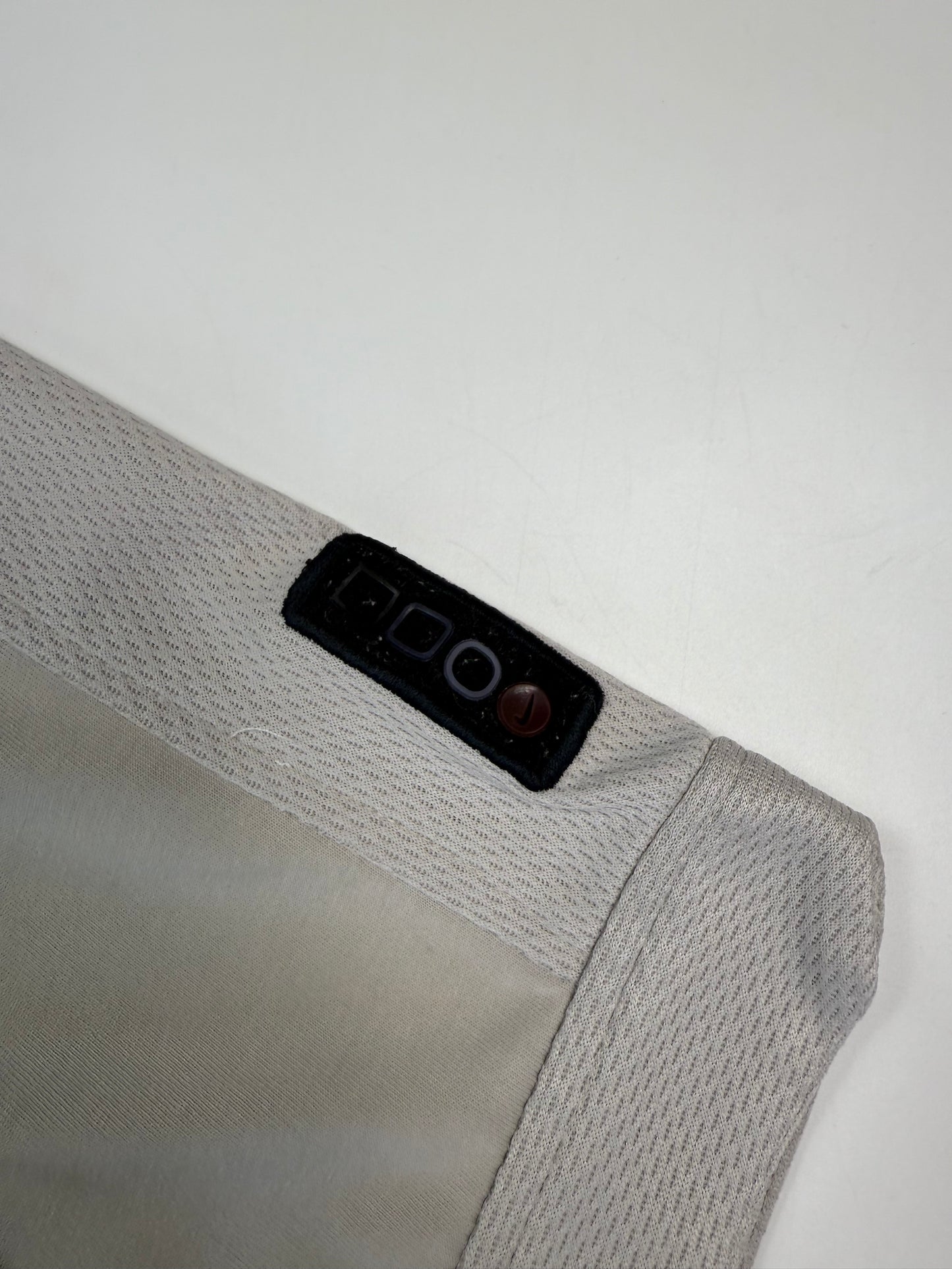 Vintage 90s Nike basketball centre logo tee (M)