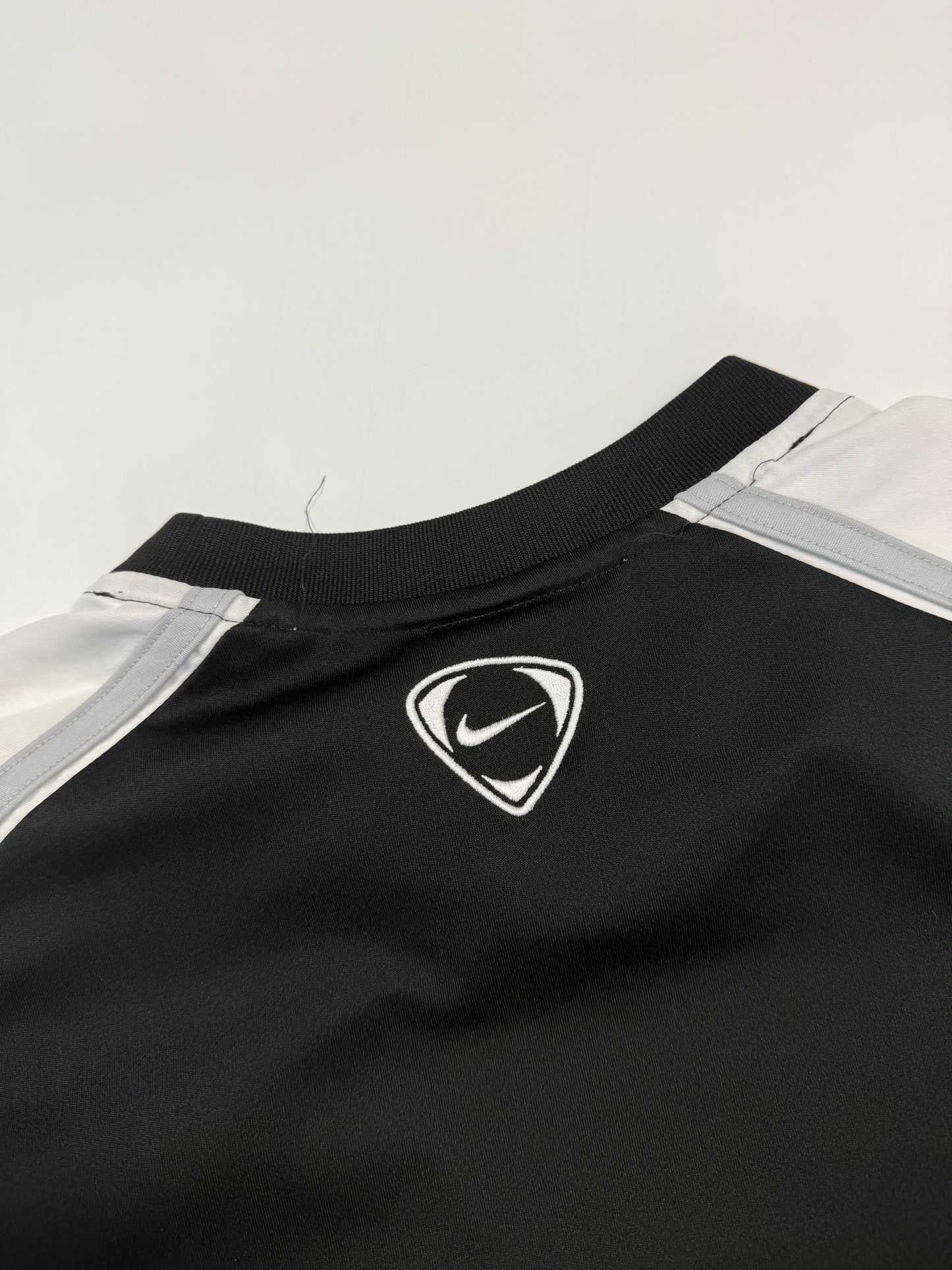 Vintage Nike shield football centre swoosh tee (L)