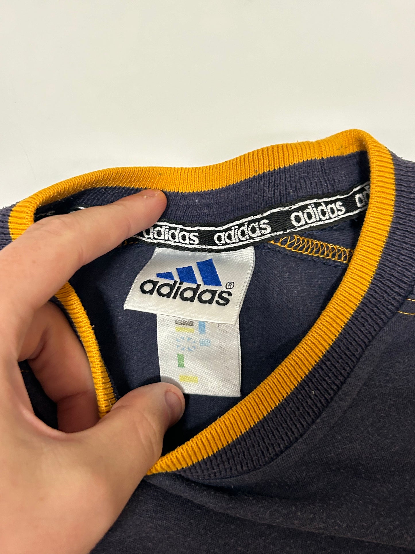 Vintage 90s Adidas tee (M)