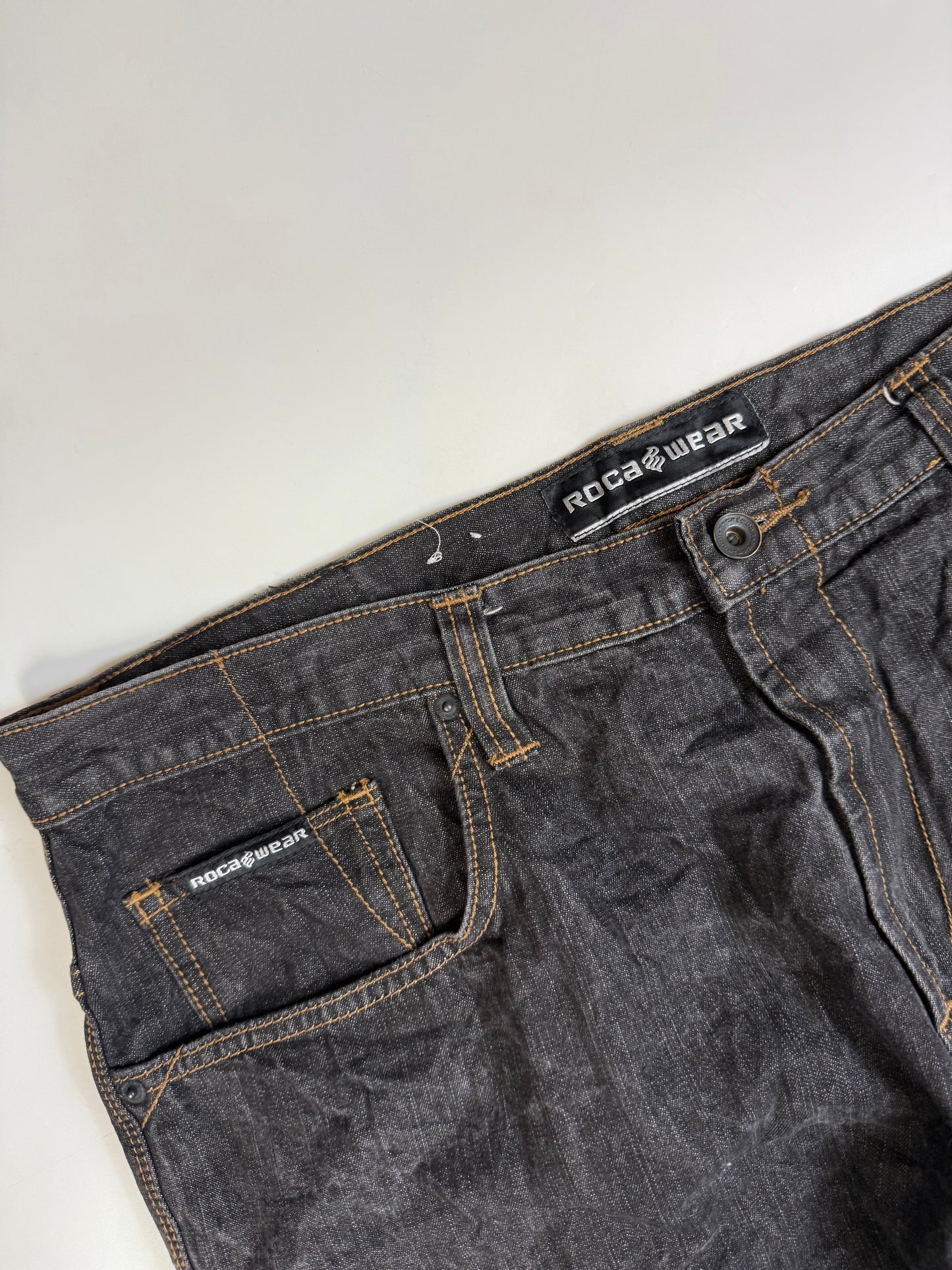 Vintage Y2K Rocawear baggy Jeans (W38)