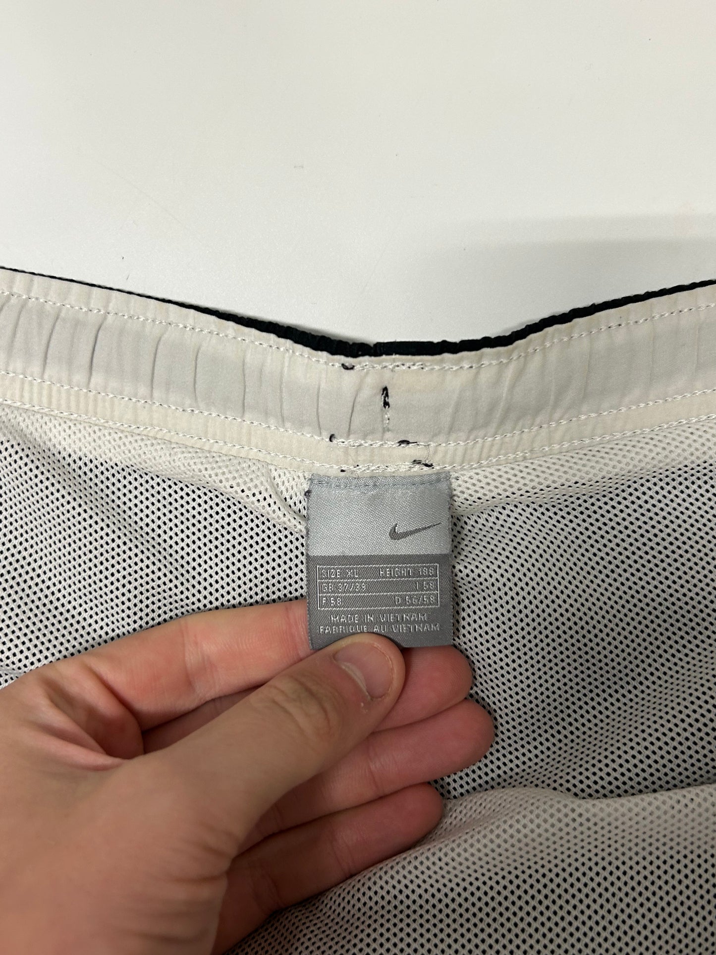 Vintage Nike mini swoosh shorts (XL)