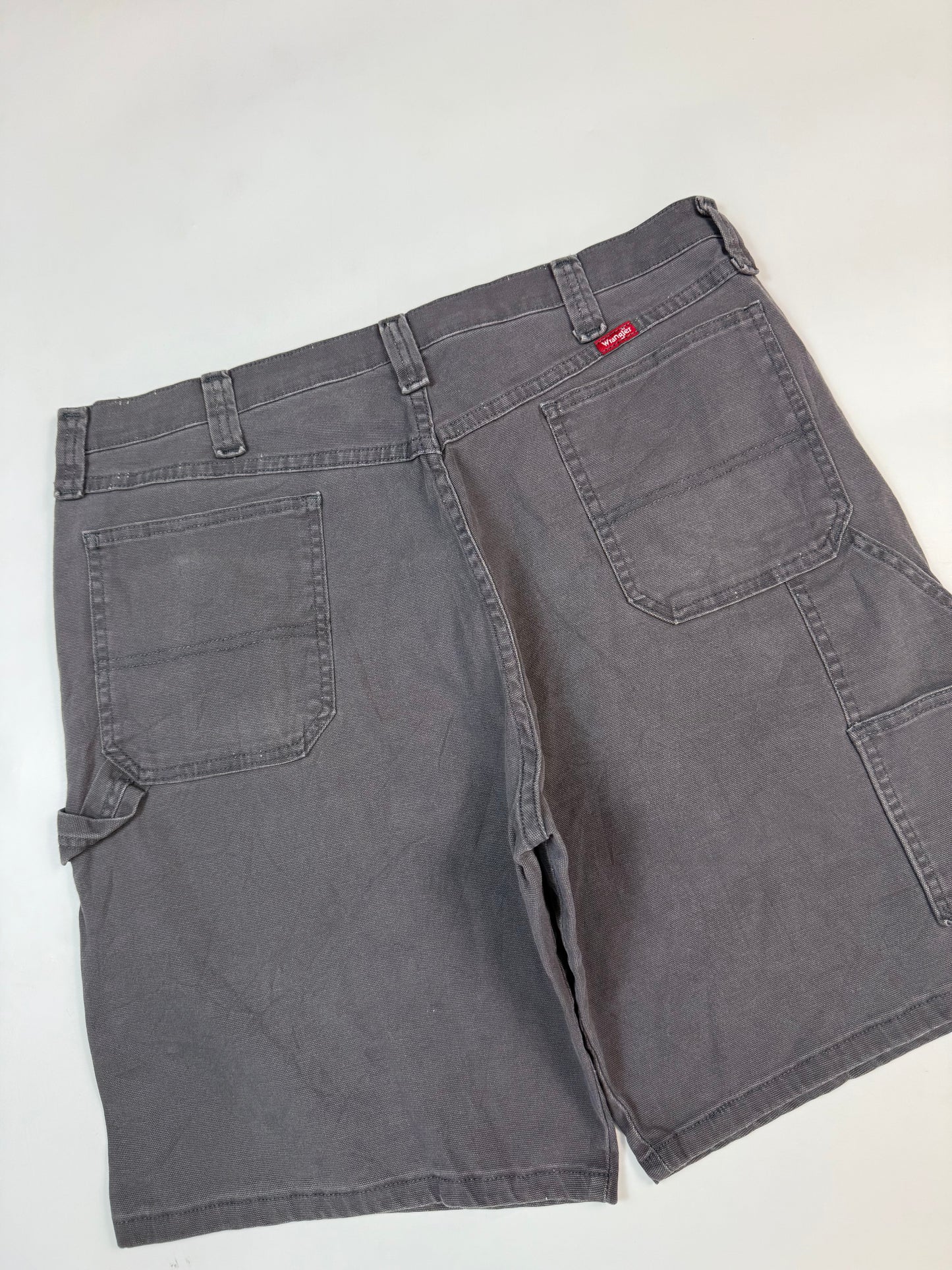 Wrangler baggy carpenter shorts (W36)
