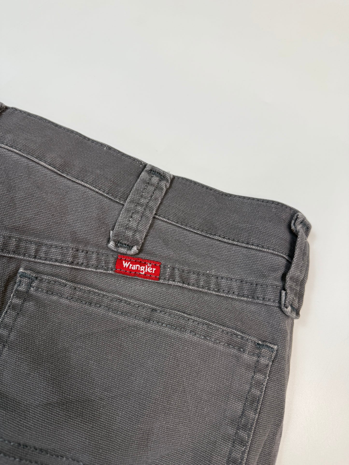 Wrangler baggy carpenter shorts (W36)