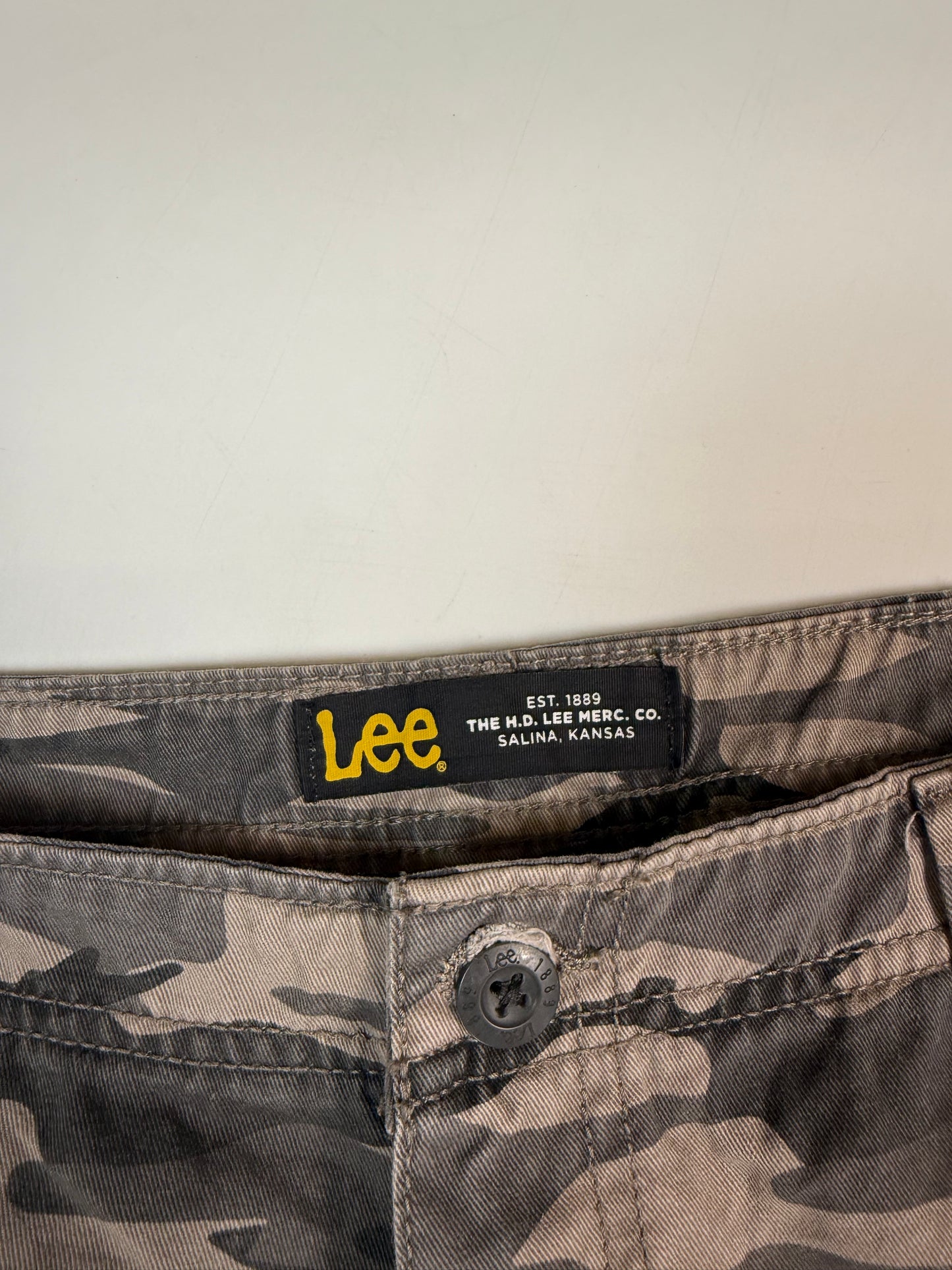 Lee baggy camouflage cargo shorts (W36)