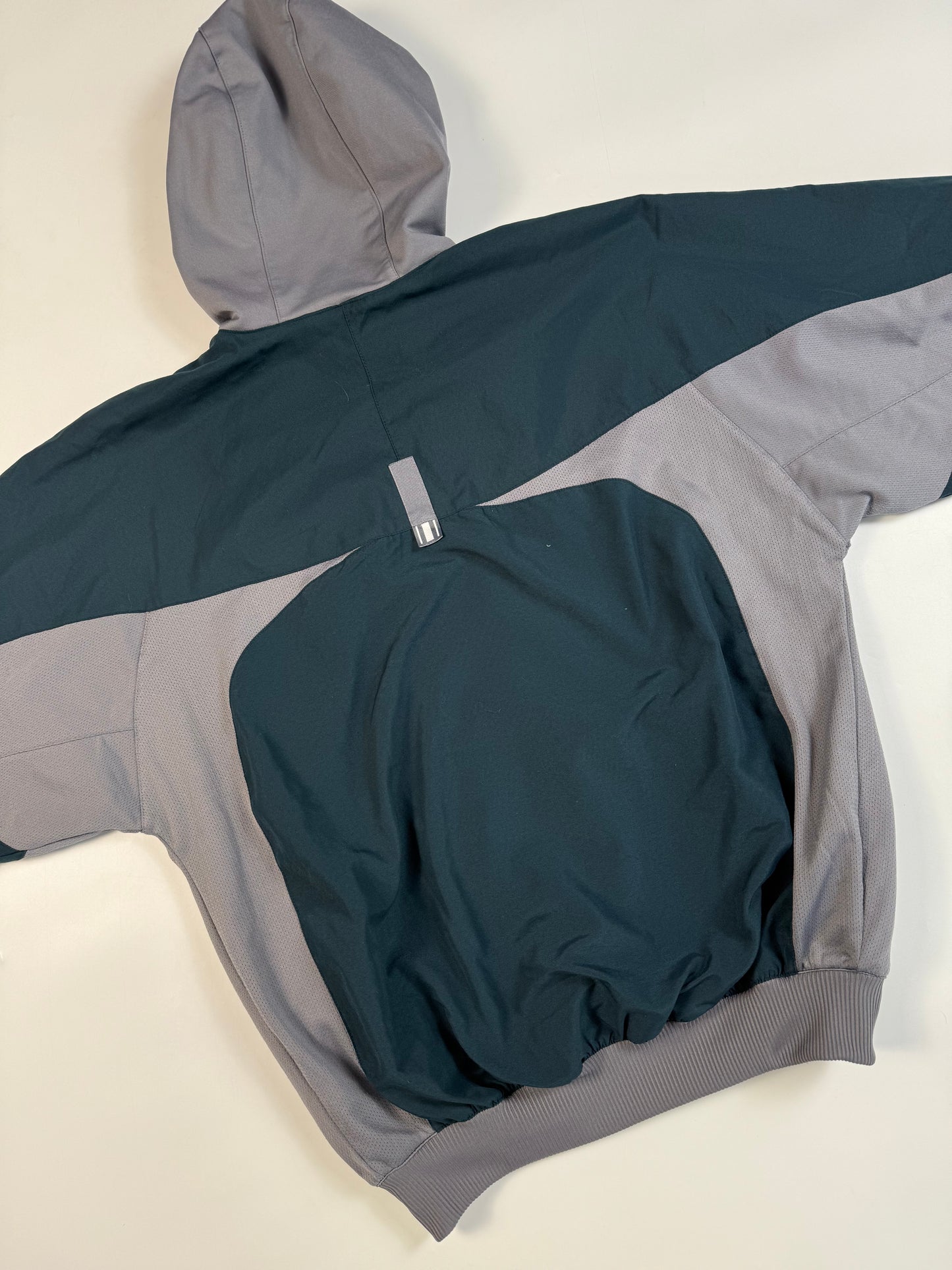 Vintage 90s Adidas hooded jacket (M)