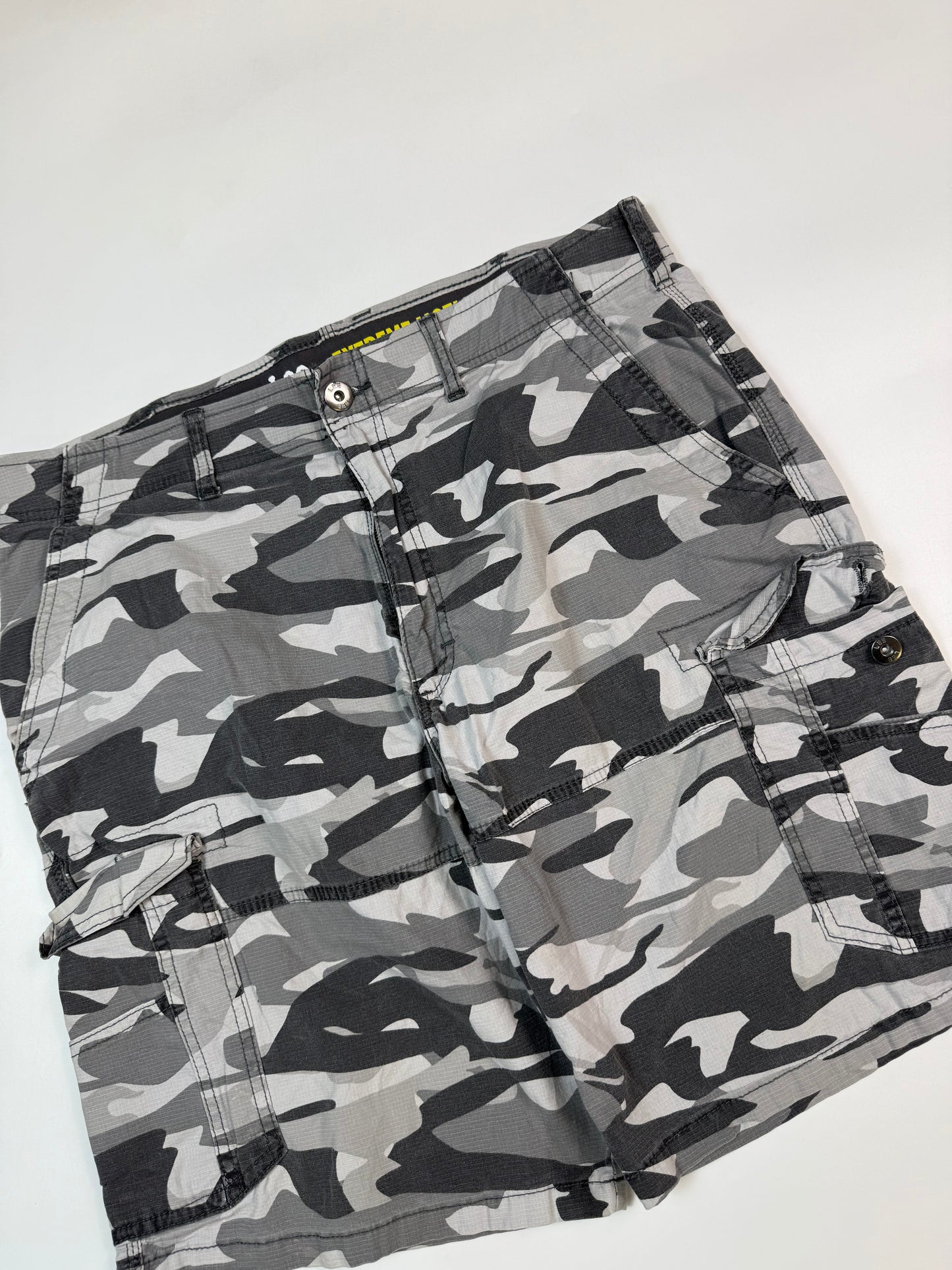 Lee Extreme Motion baggy camouflage cargo shorts (W36)