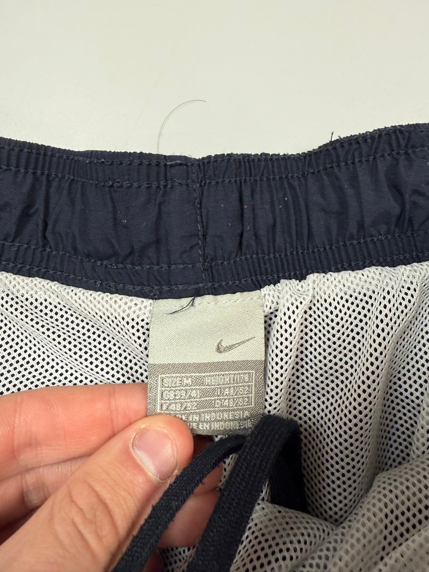 Vintage Nike mini swoosh sport shorts (M)