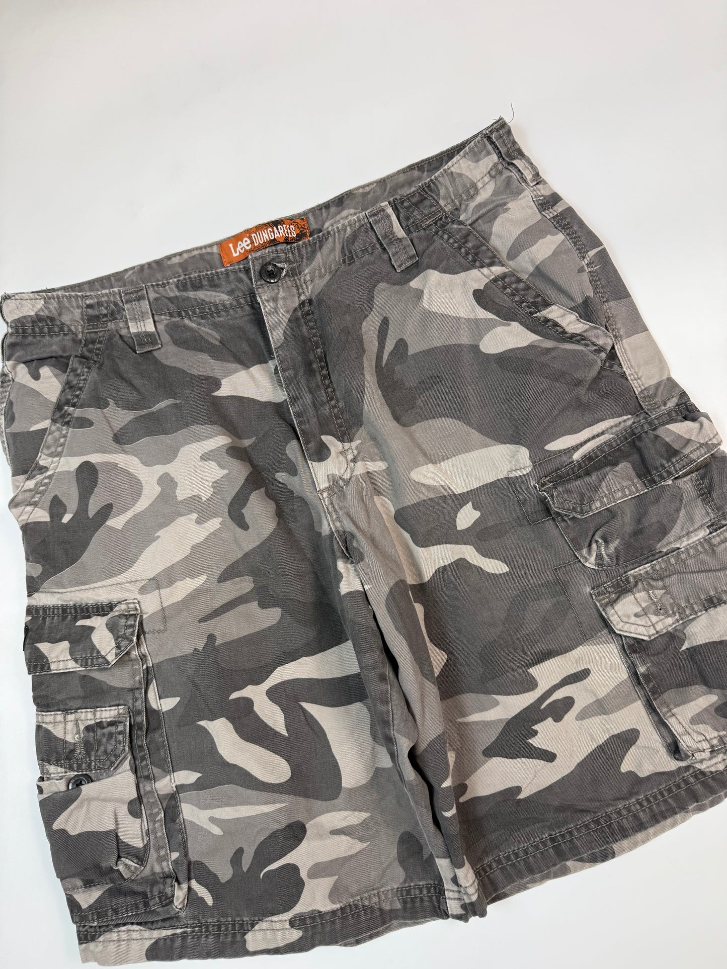 Vintage Lee dungarees baggy camouflage cargo shorts (W36)