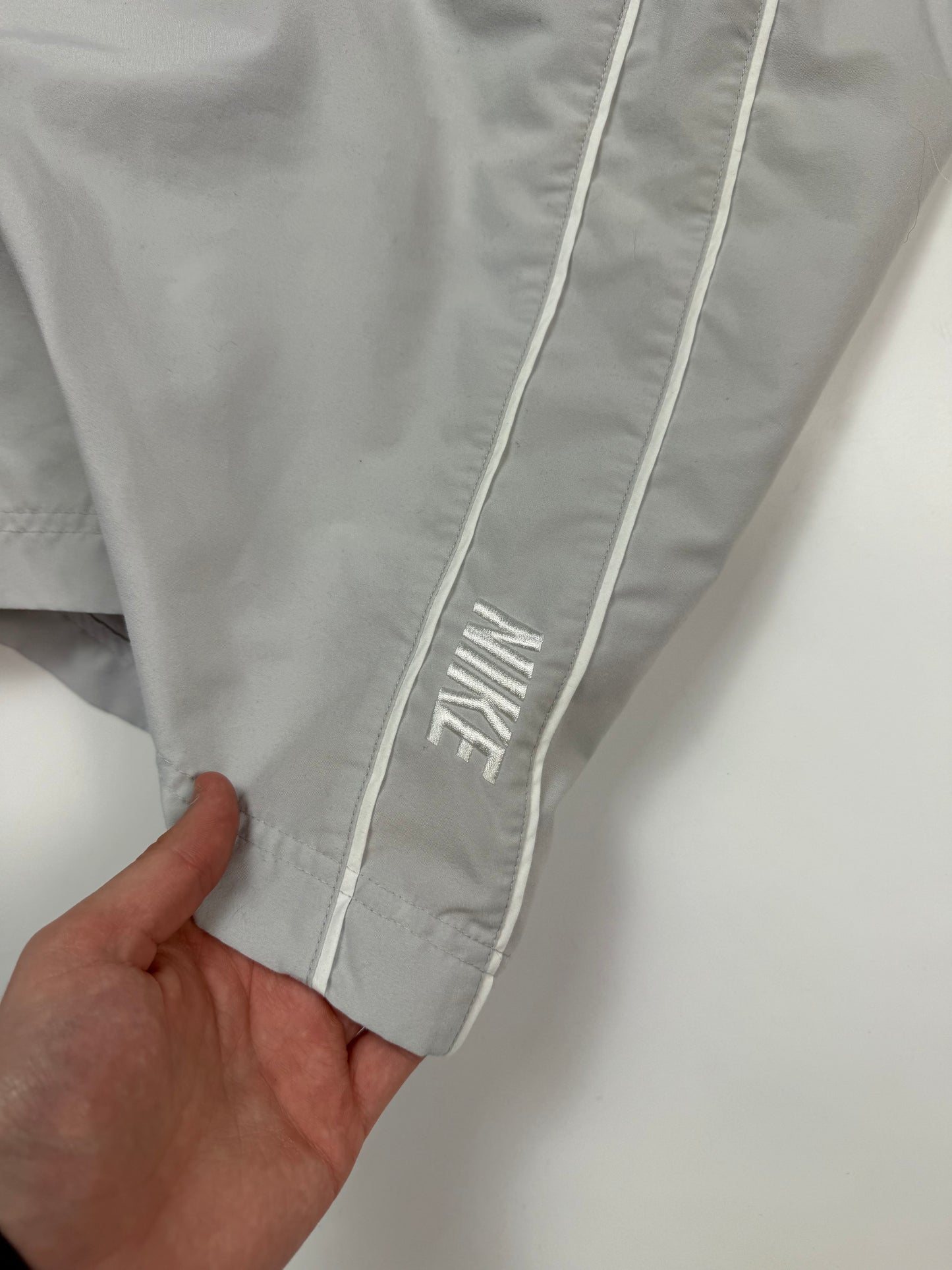 Vintage Nike mini swoosh baggy sport shorts (XL)