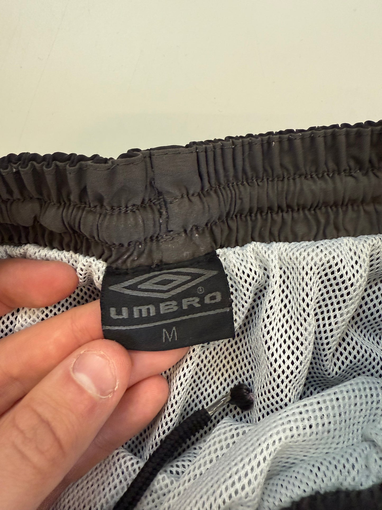 Vintage Umbro spell out sport shorts (M)