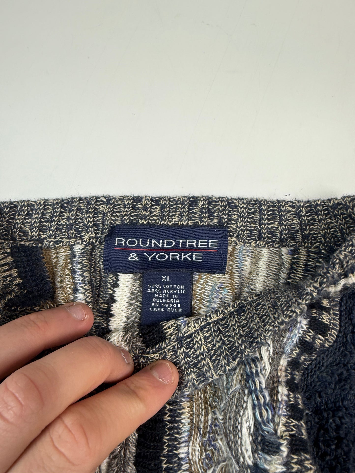 Vintage Coogi style abstract knit sweater (XL)