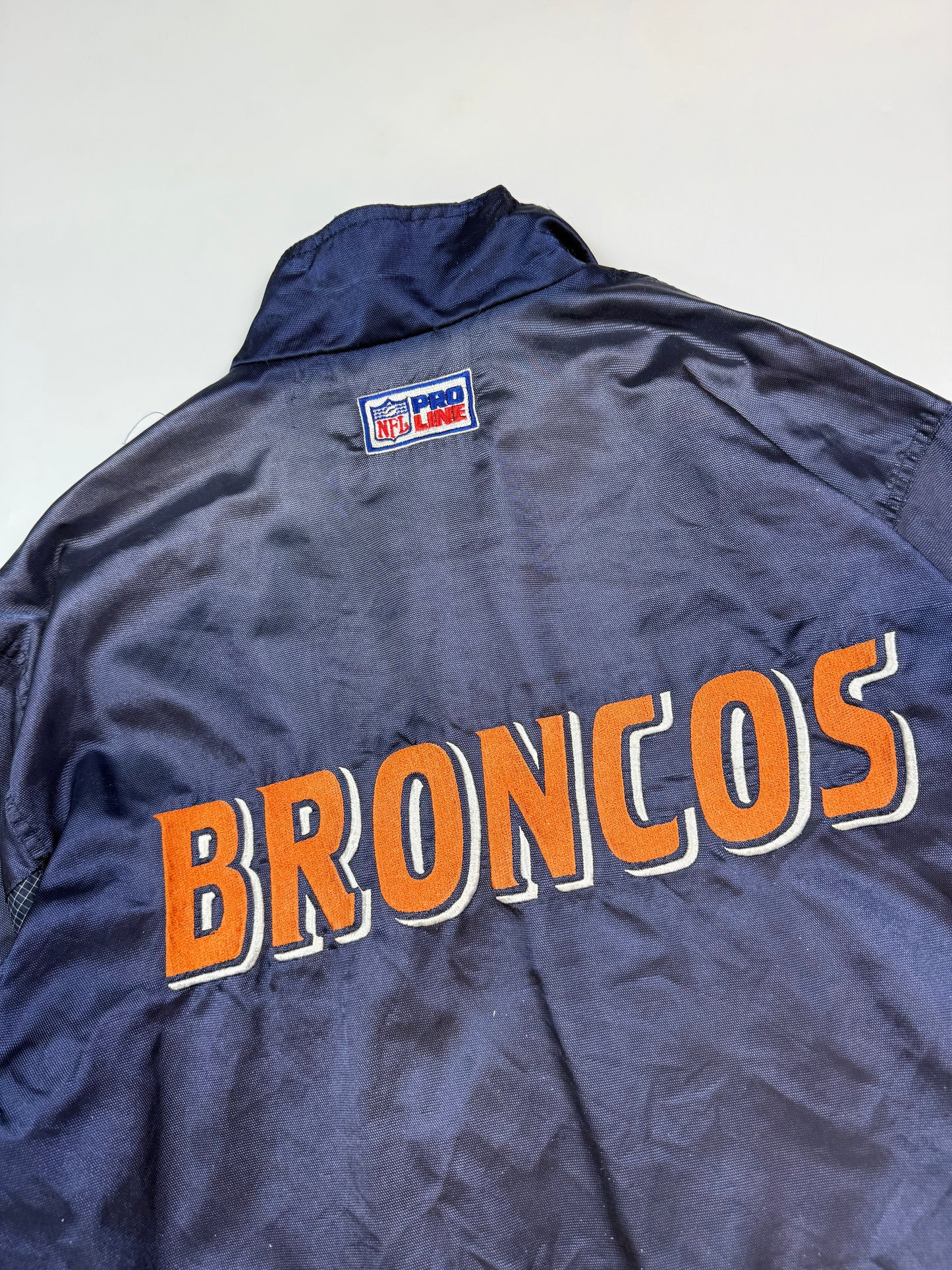 Vintage 90s Denver Broncos Logo athletic pro line NFL jacket (M)