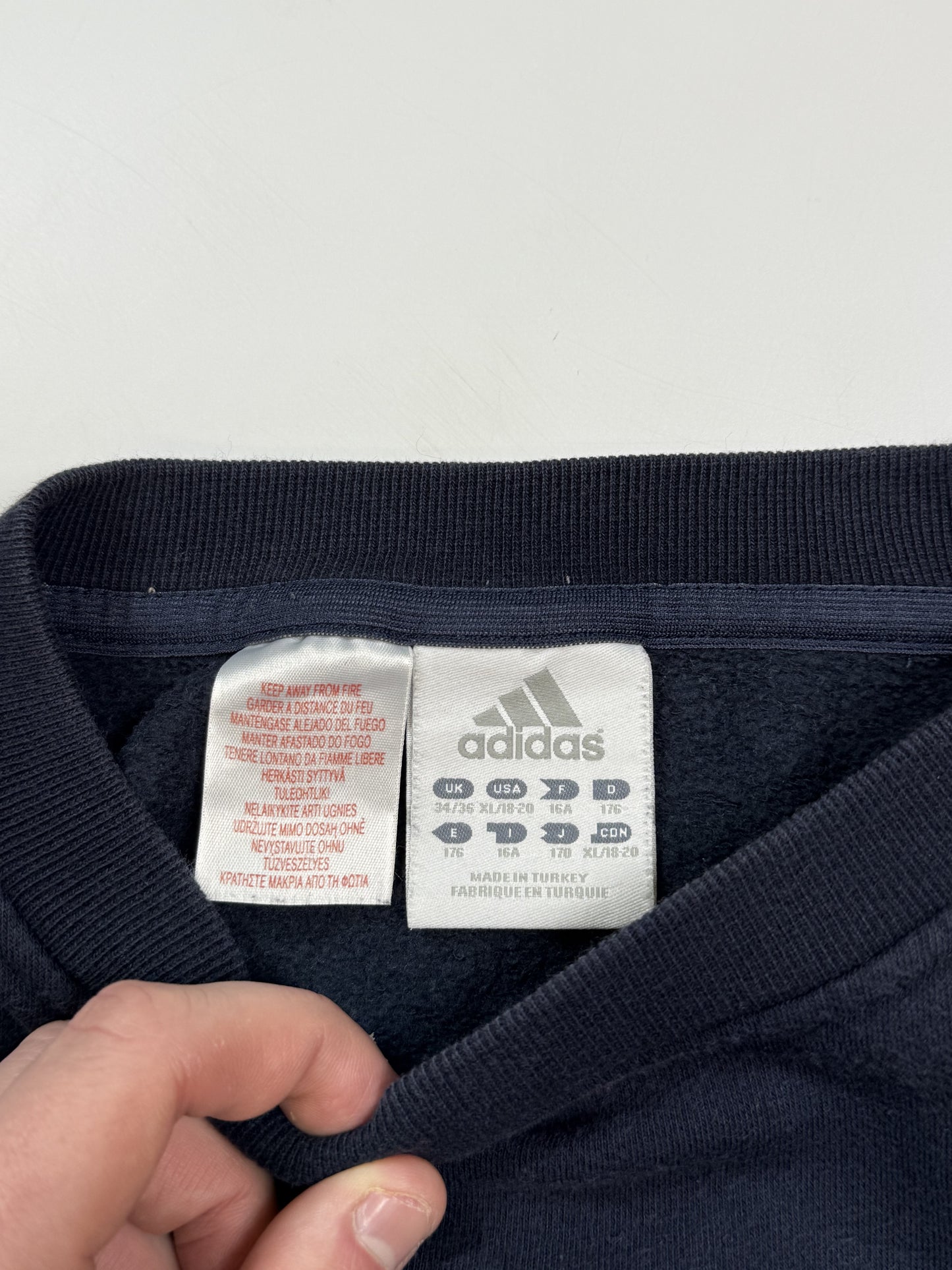 Vintage Adidas sweatshirt (M)