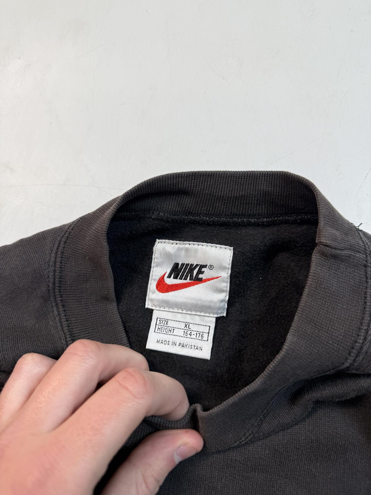 Vintage 90s Nike mini swoosh sweatshirt (M)