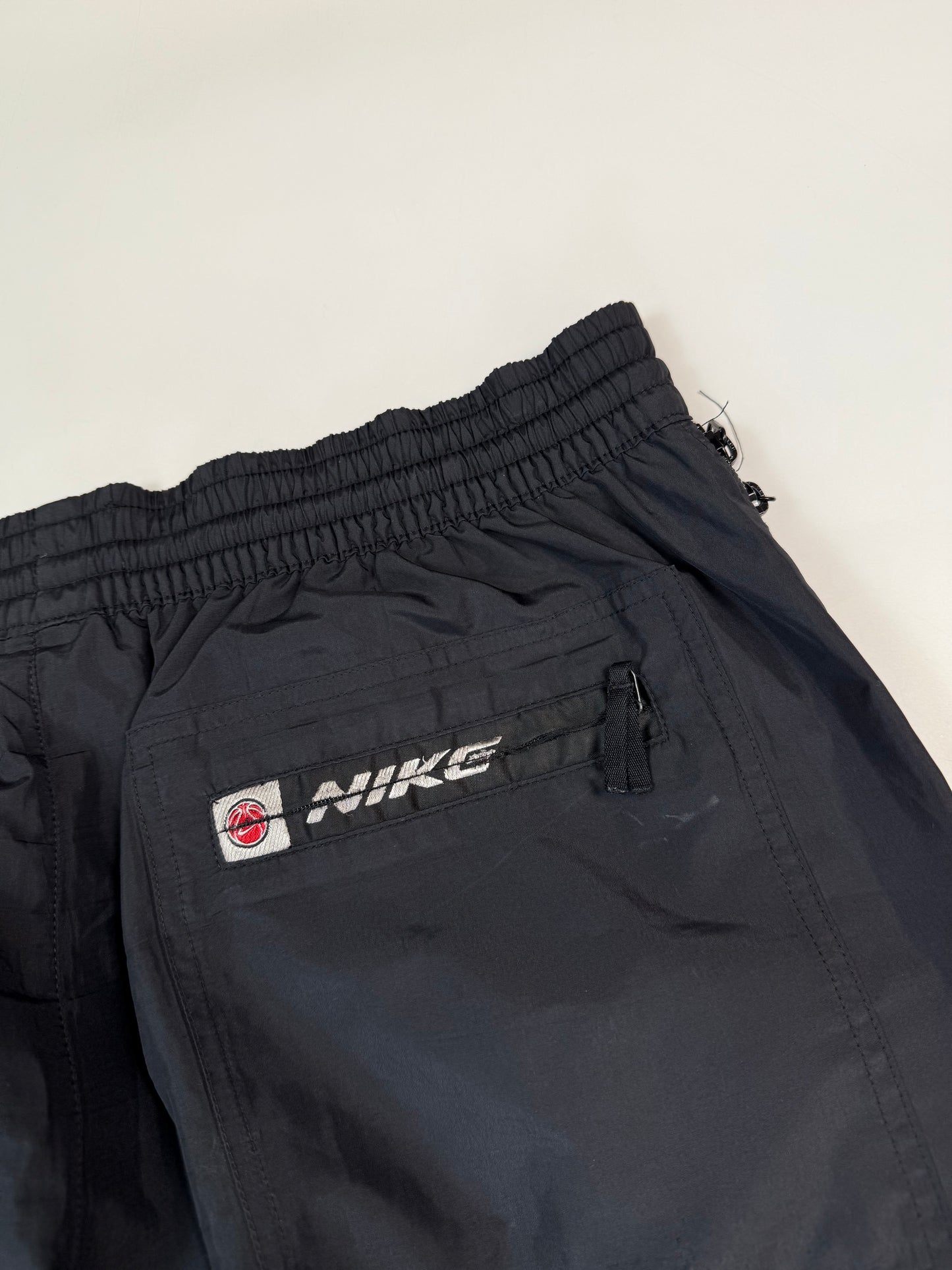 Vintage Nike basketball baggy shorts (L)