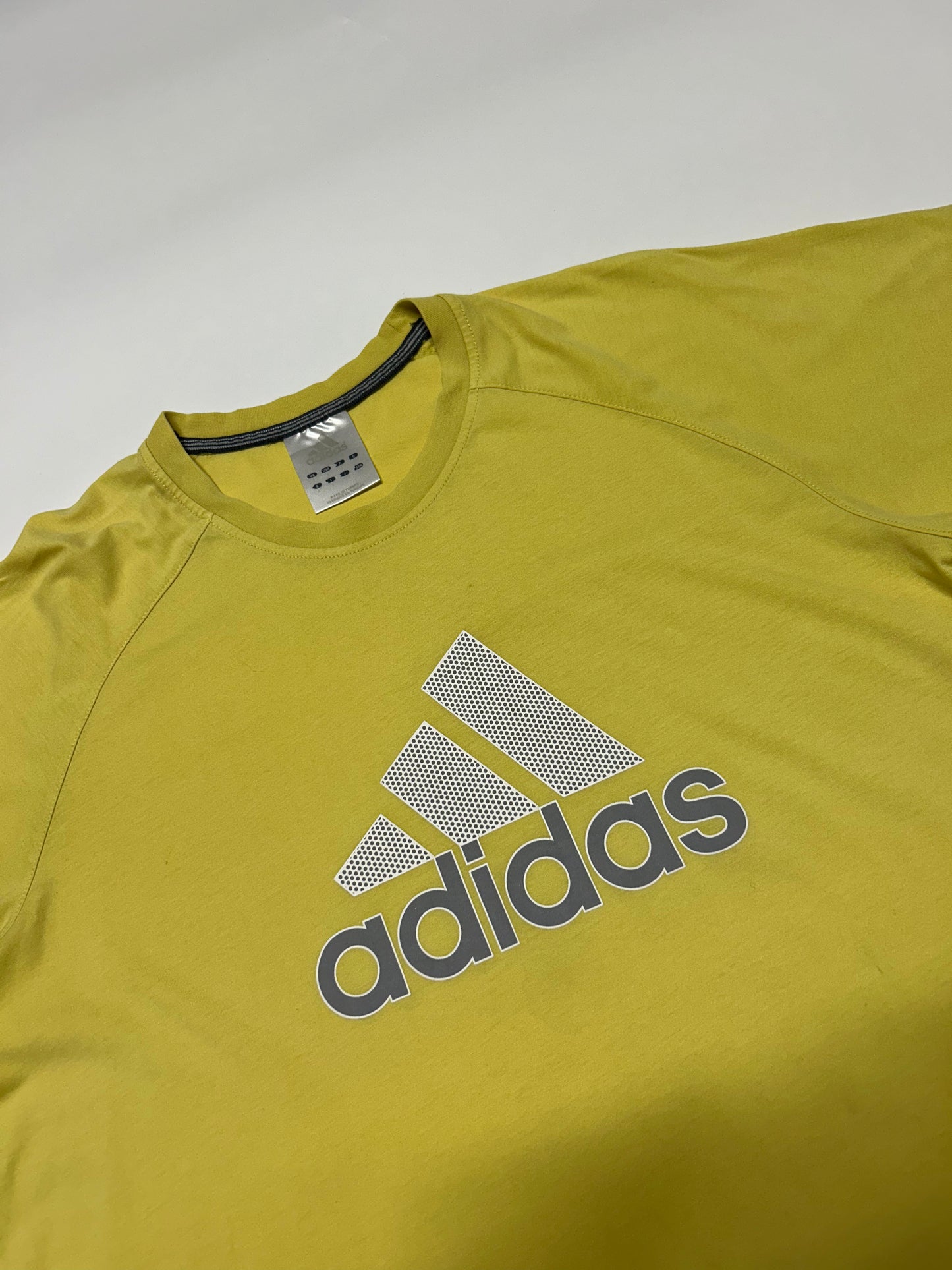 Vintage adidas centre logo tee (L)