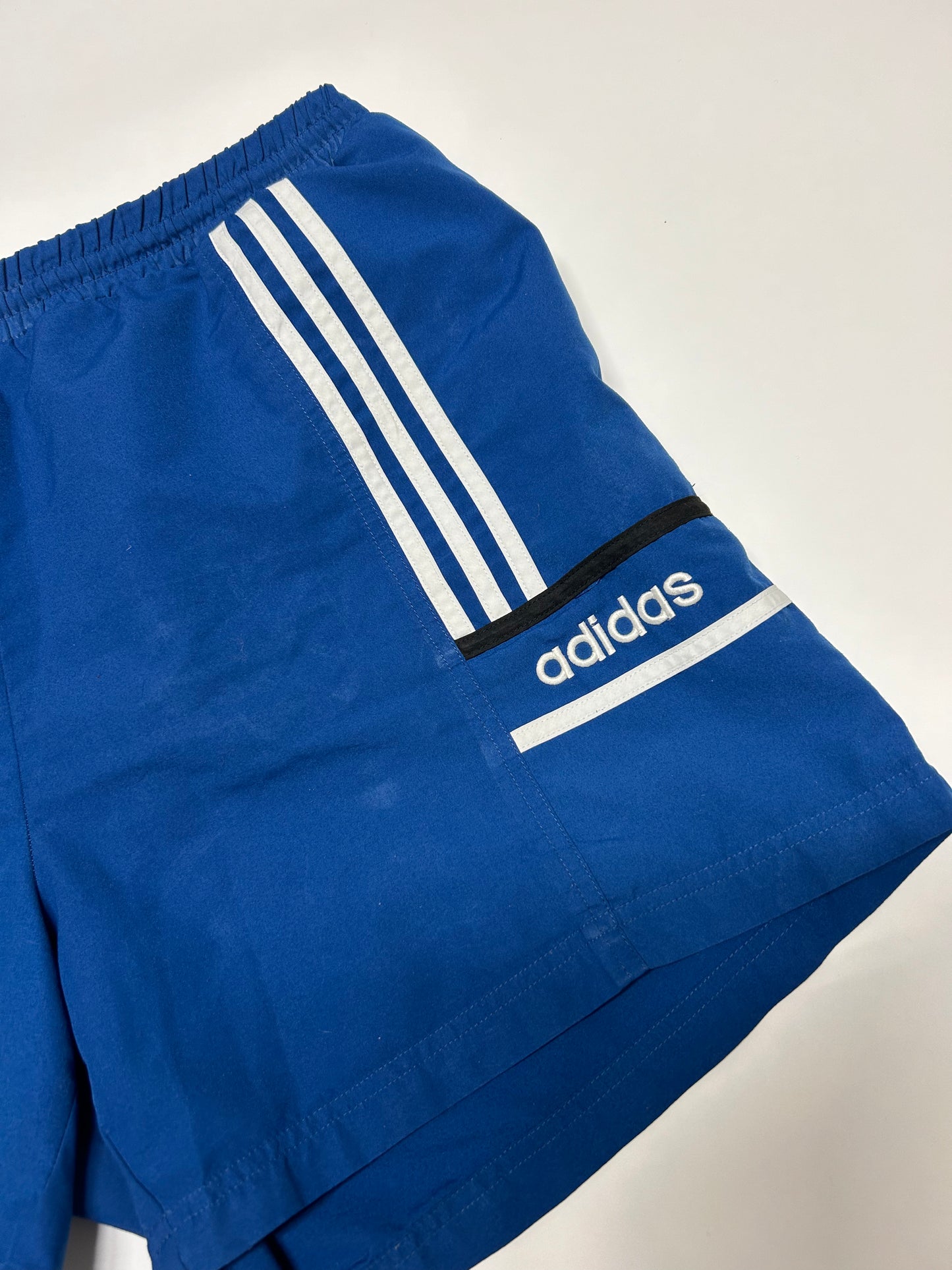 Vintage adidas shorts (XL)