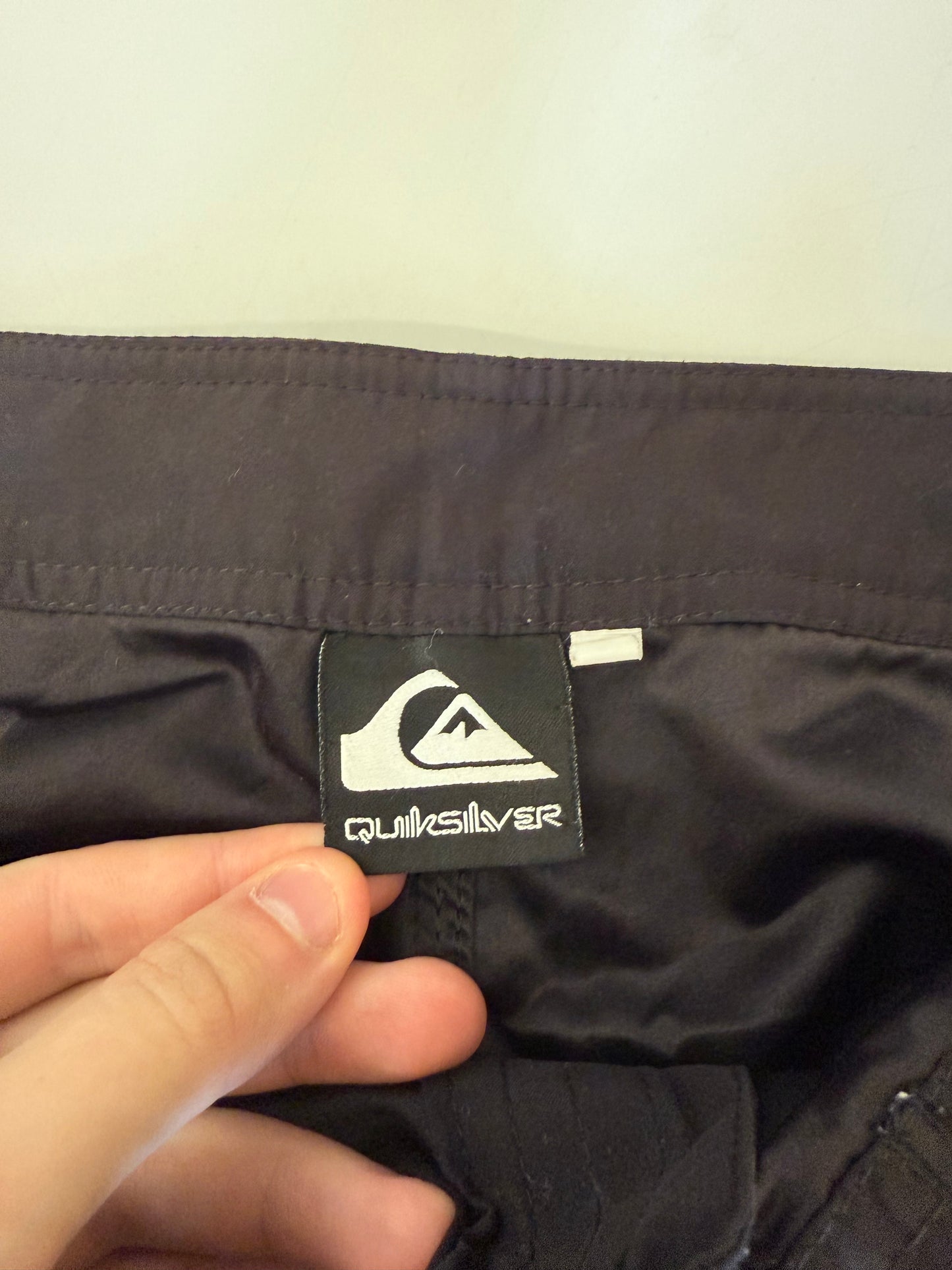 Vintage Quiksilver baggy cargo shorts (W34)
