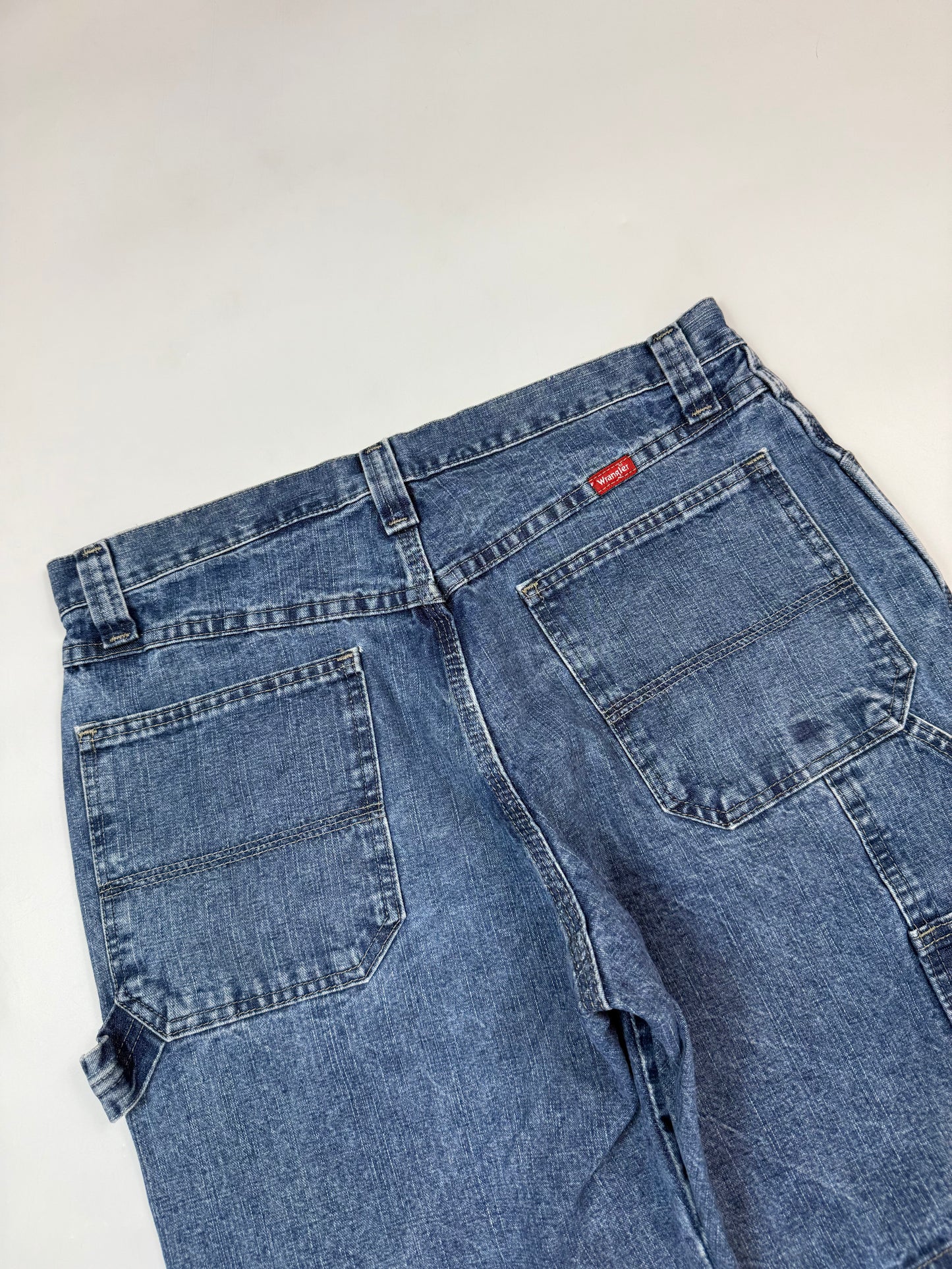 Wrangler baggy carpenter jorts (W32)