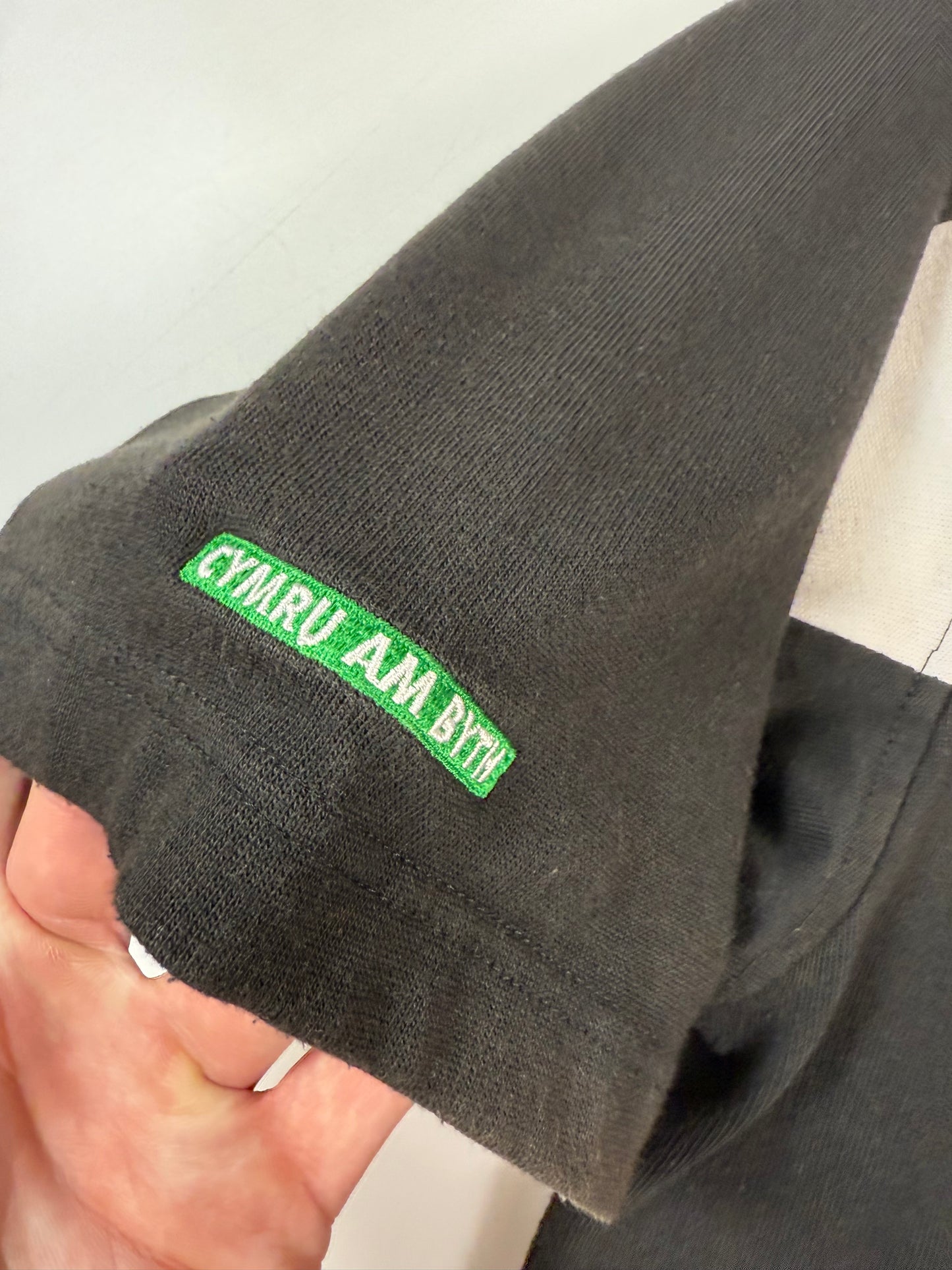 Vintage Wales 2005/06 Reebok rugby shirt (XL)