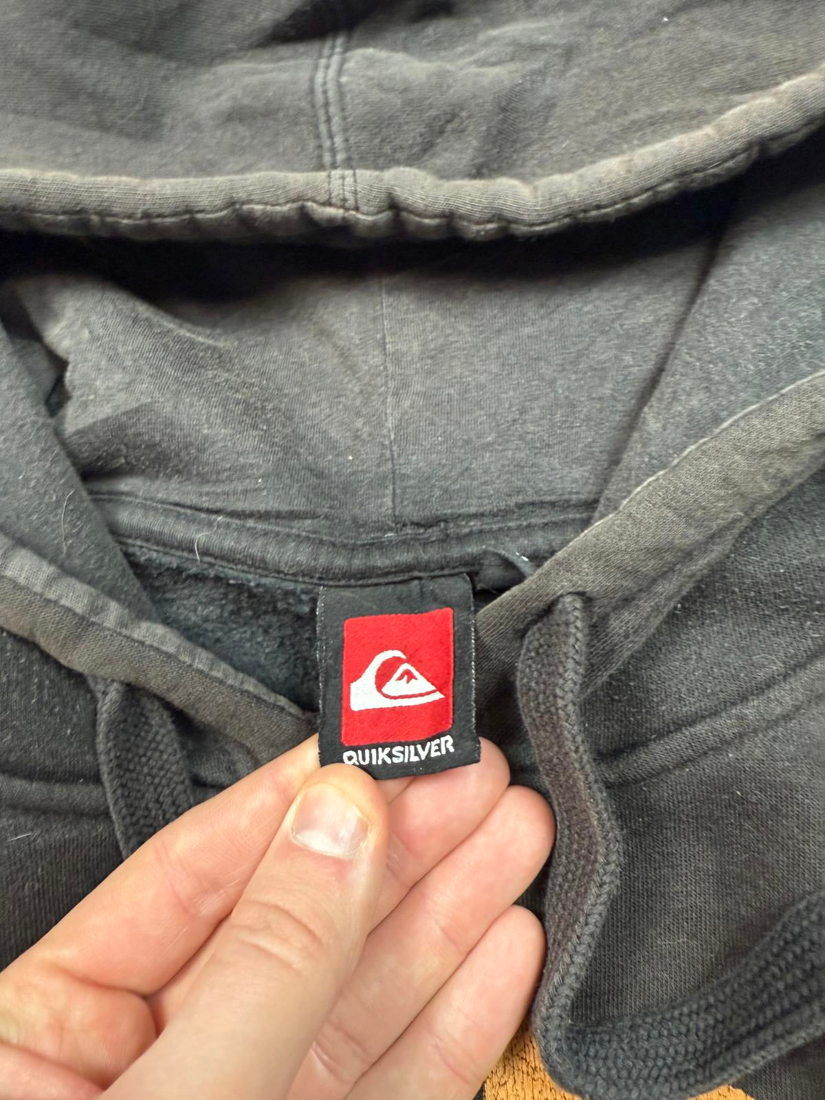 Vintage Y2K Quiksilver graphic hoodie (M)