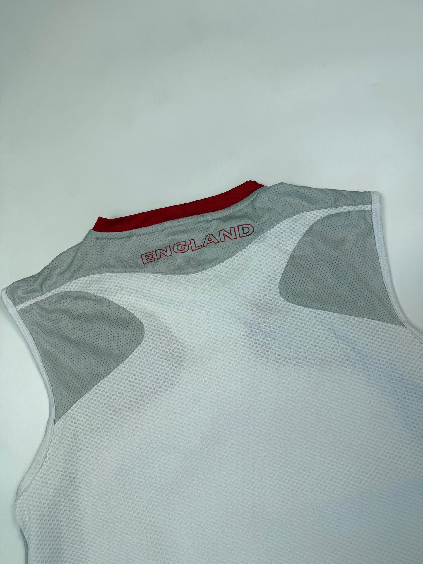 Vintage England 2005-07 Umbro football vest (L)