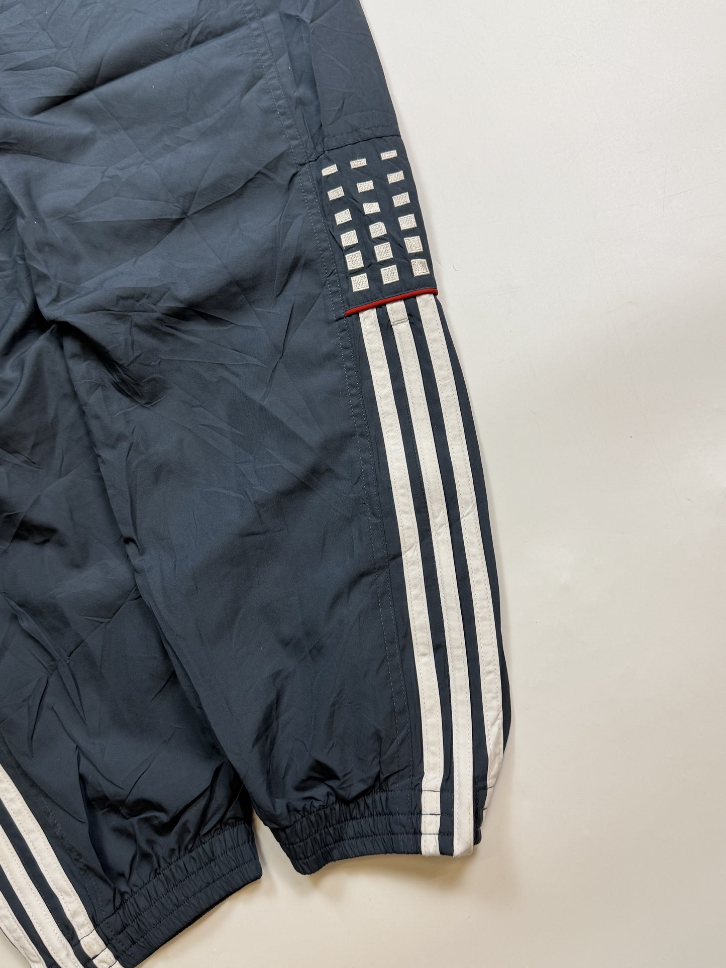 Vintage adidas baggy track pants (M)