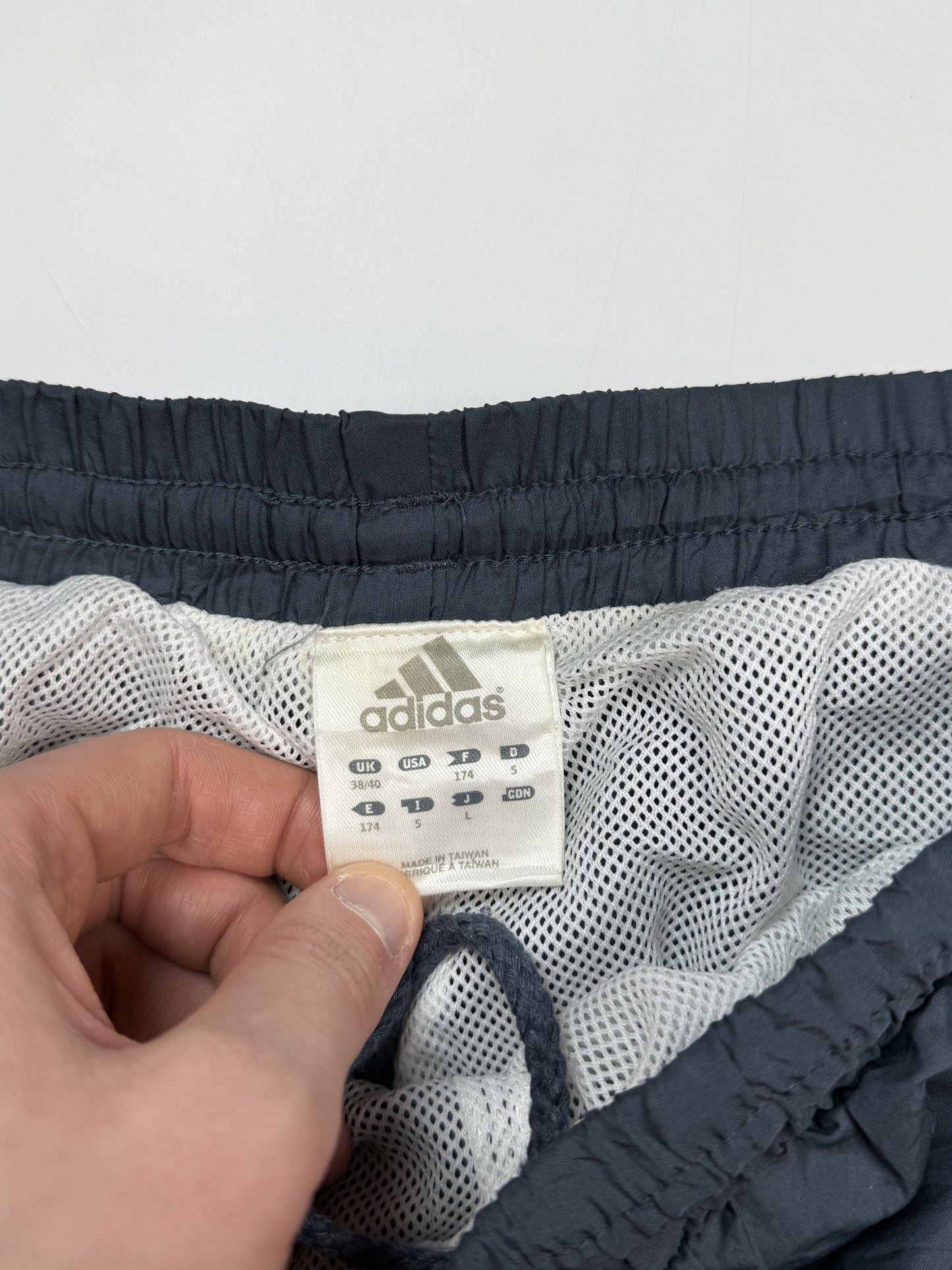 Vintage adidas baggy track pants (M)