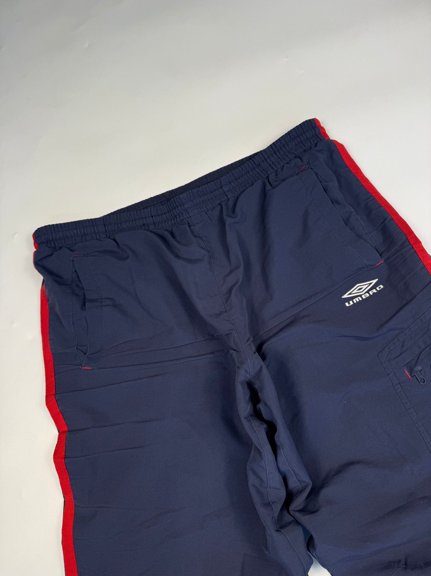 Vintage Umbro side stripe baggy track pants (M)