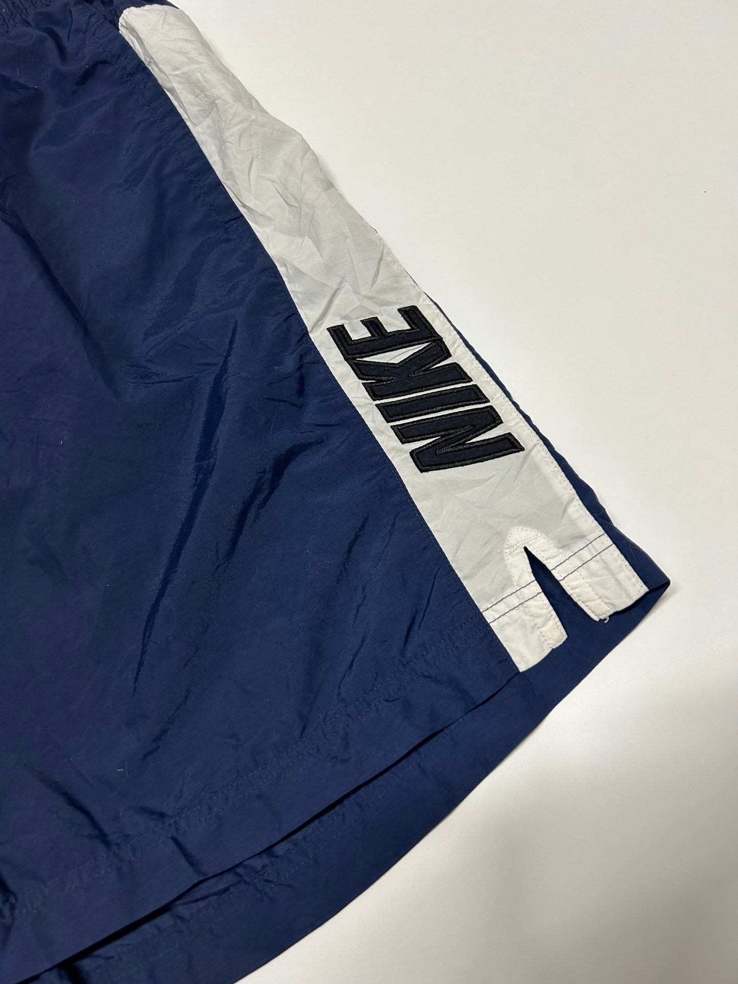 Vintage Nike spell out shorts (XXL)
