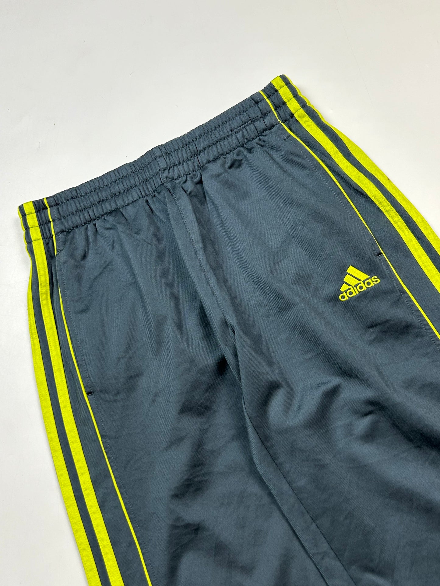 Adidas baggy track pants (S)