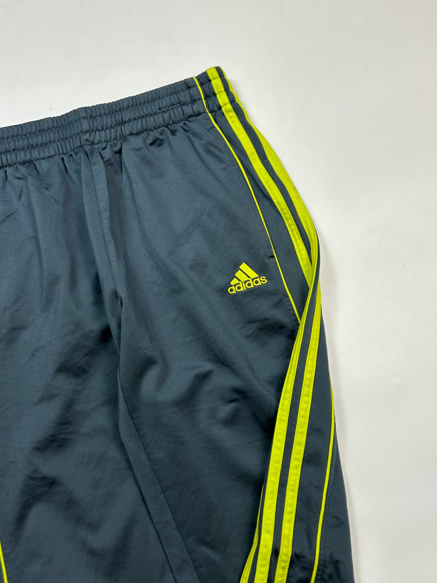 Adidas baggy track pants (S)