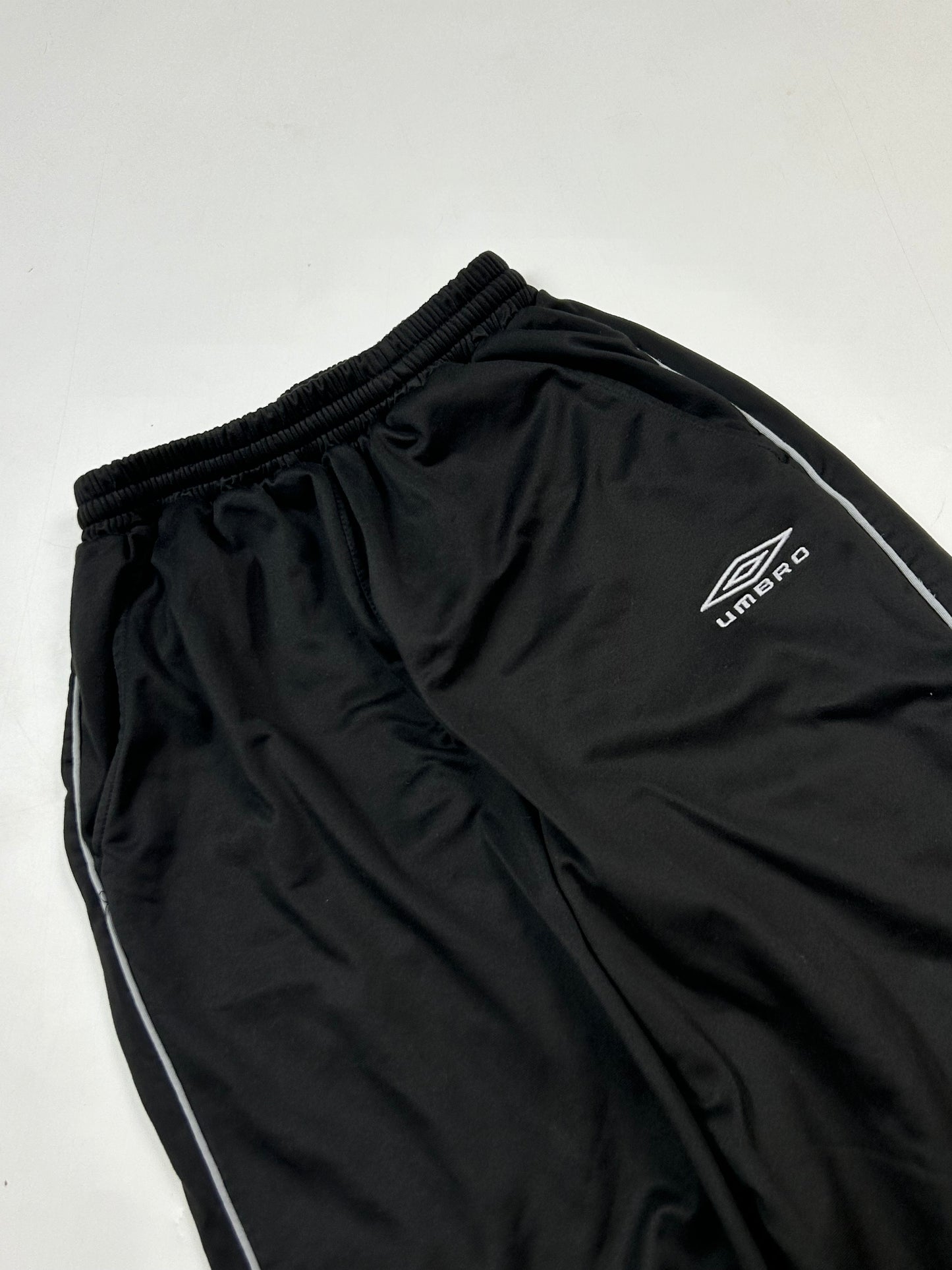 Vintage Umbro baggy track pants (M)