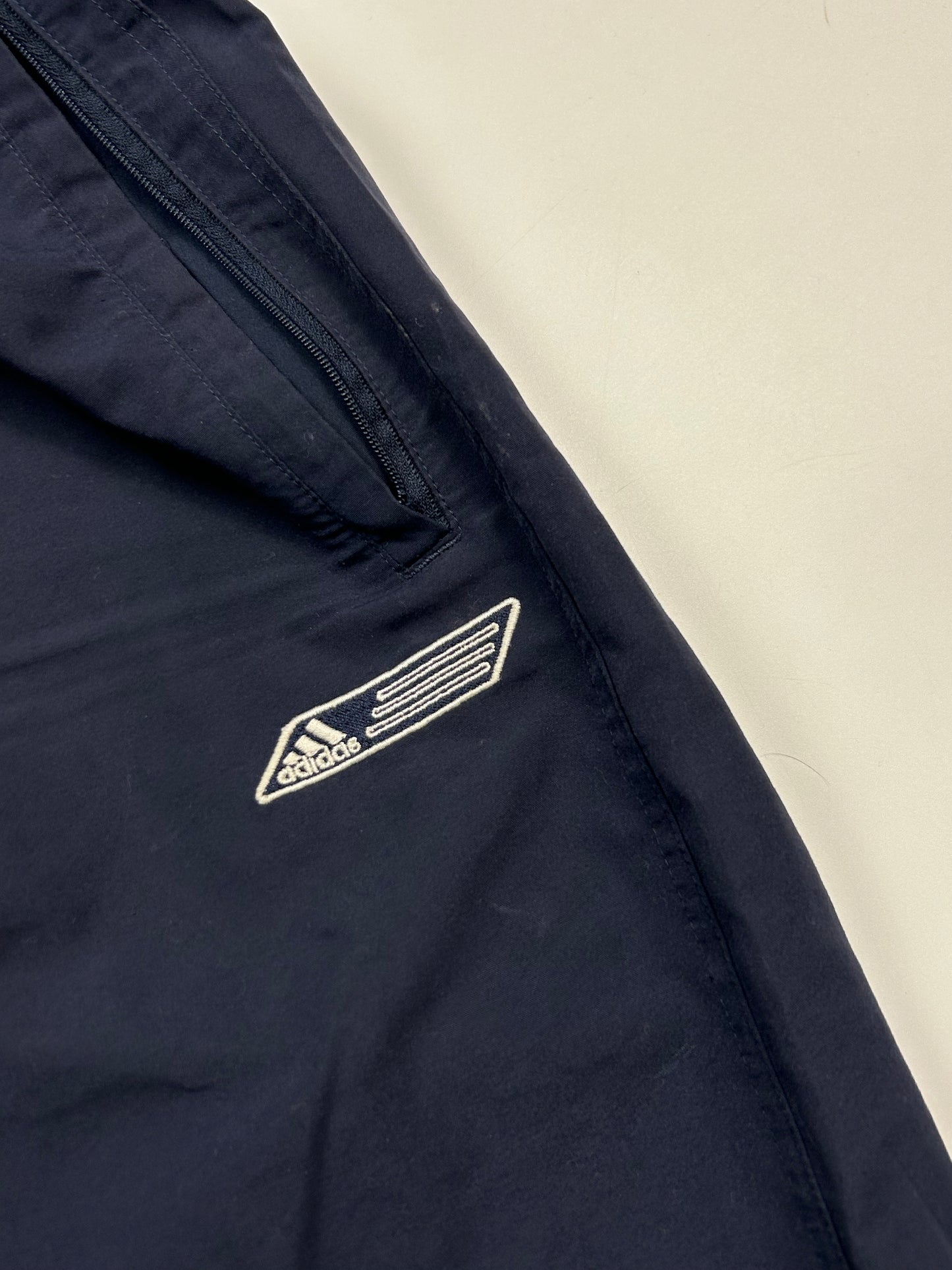 Vintage Adidas baggy track pants (M)