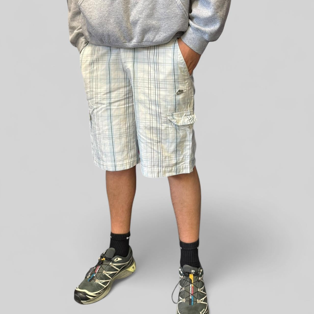 Vintage Nike baggy checkered cargo shorts (W32)
