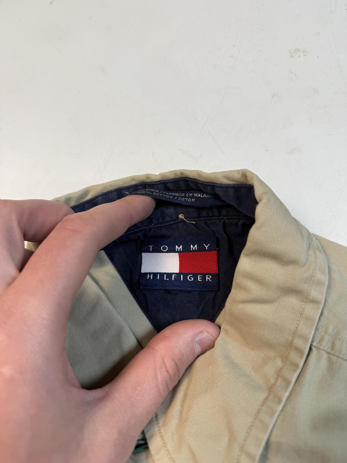 Vintage 90s Tommy Hilfiger button up shirt (L)
