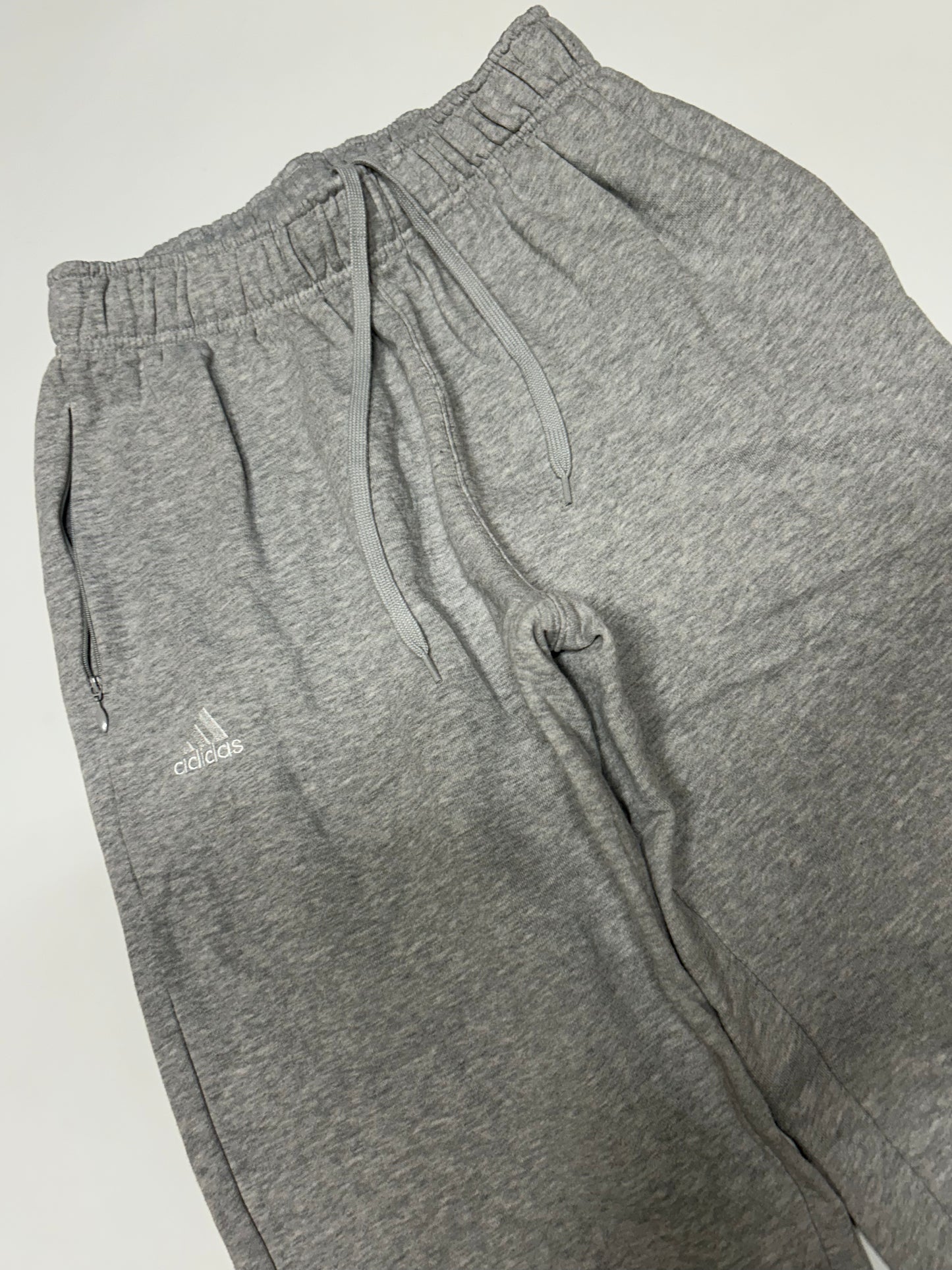 Adidas baggy joggers (M)