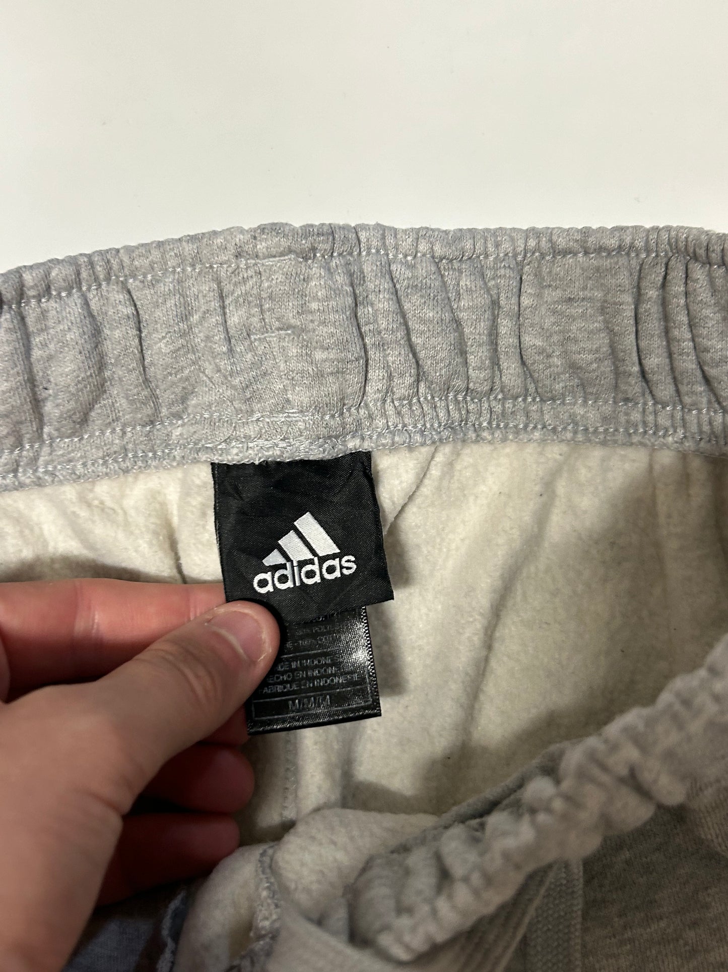 Adidas baggy joggers (M)
