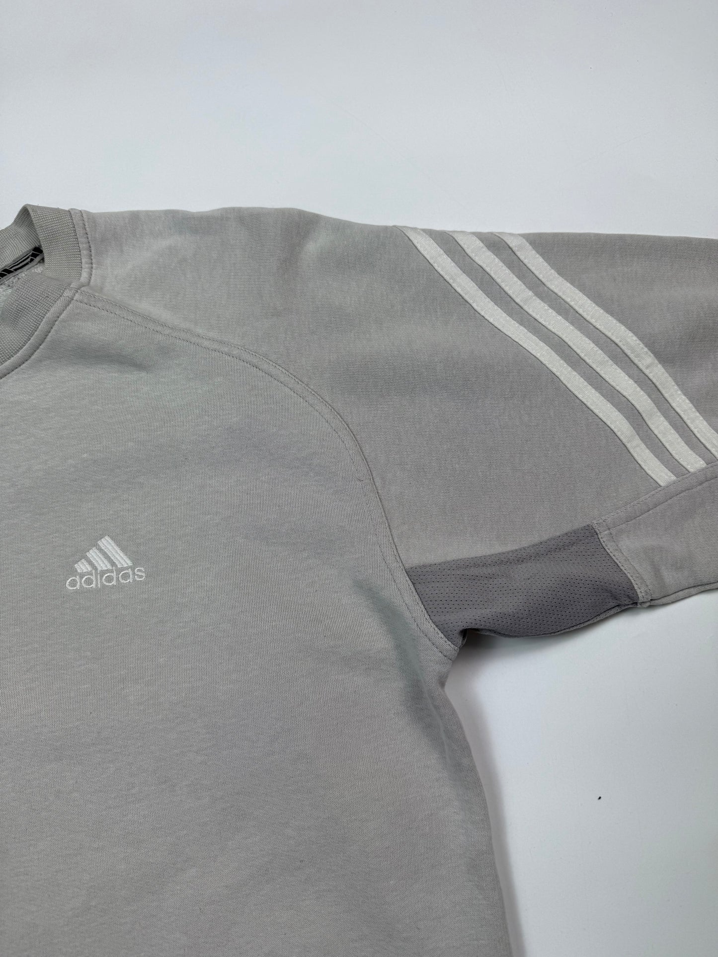 Vintage Adidas small logo sweatshirt (M)
