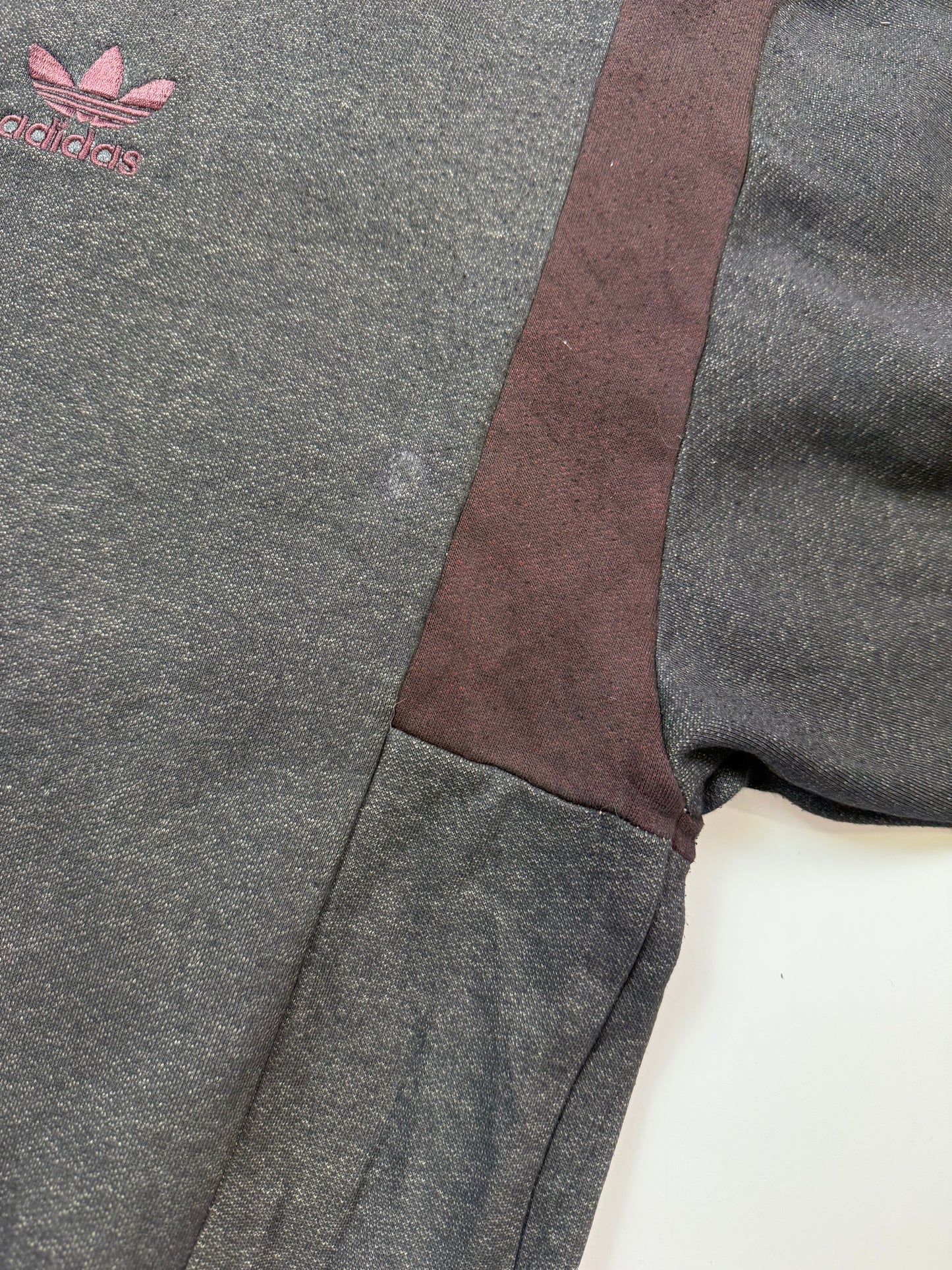 Vintage 90s Adidas originals small logo sweatshirt (M)