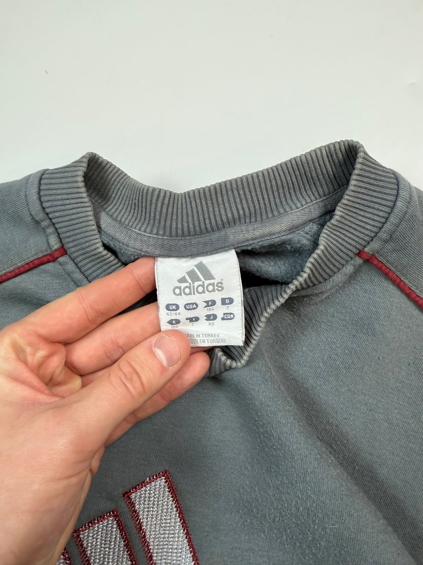 Vintage Adidas centre logo sweatshirt (L)