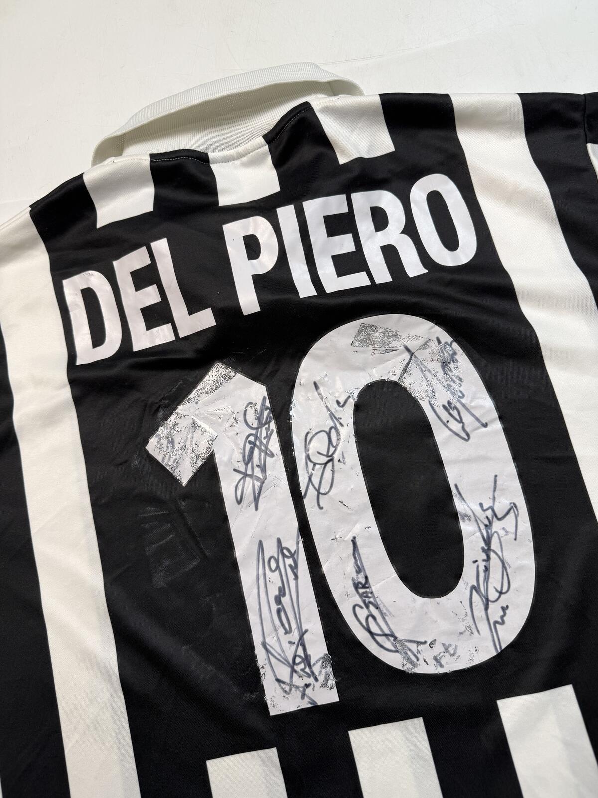 Vintage Juventus 1999/00 Kappa Del Piero Signed football shirt (XL)