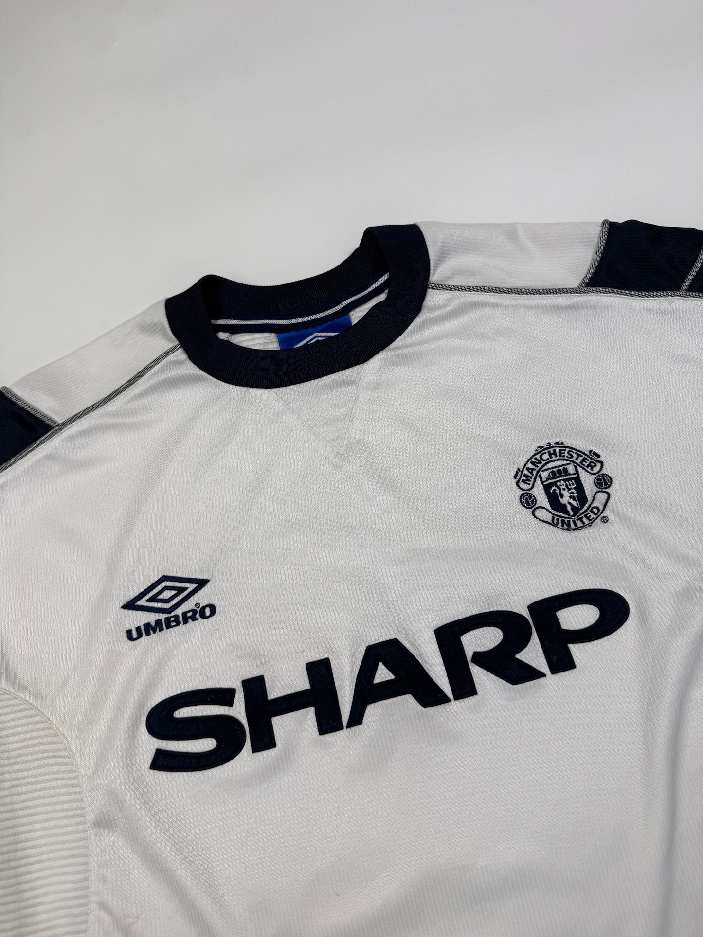 Vintage Manchester United 1999/00 Umbro third football shirt (XS)