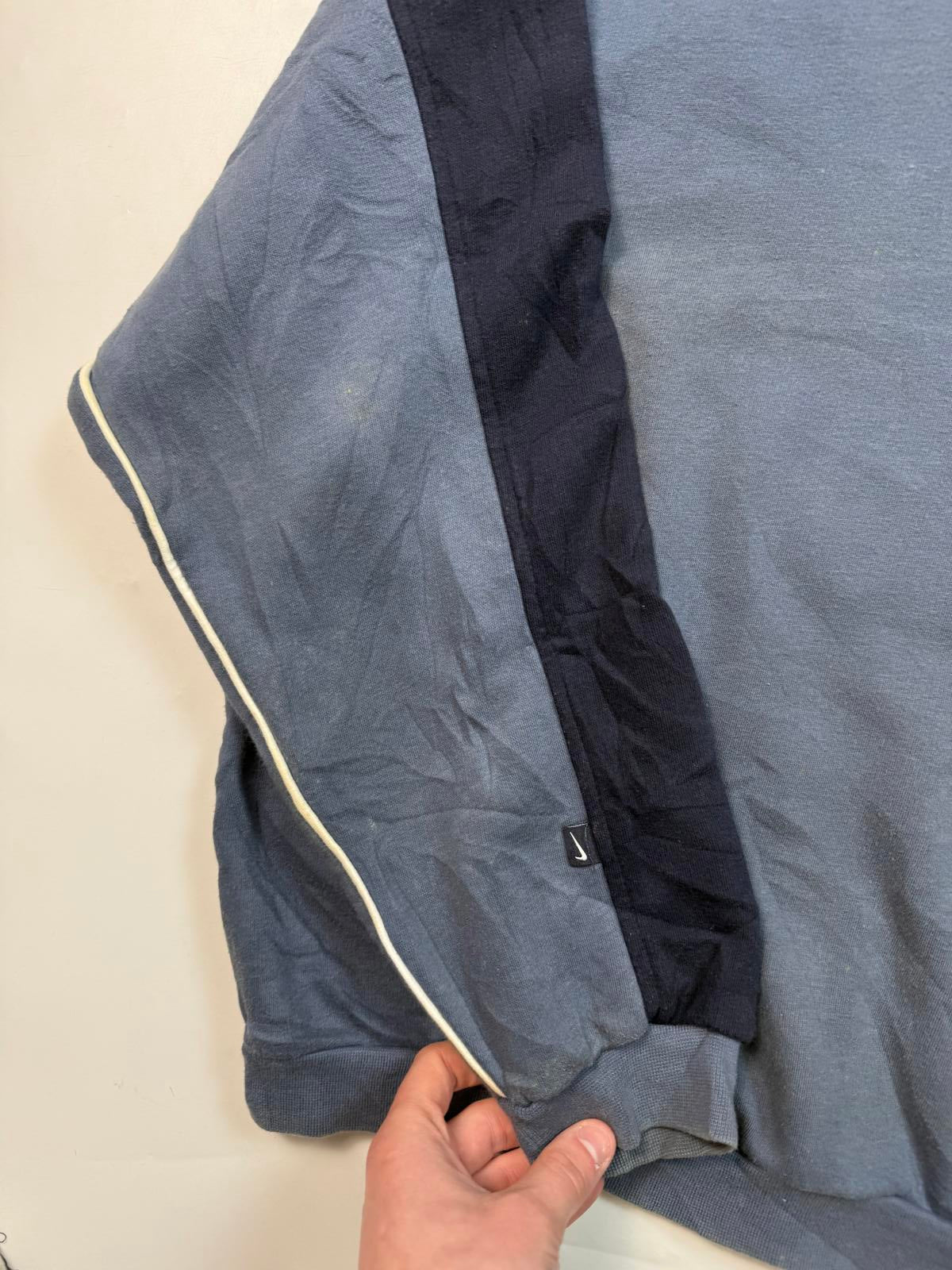 Vintage 90s Nike mini swoosh sweatshirt (M)