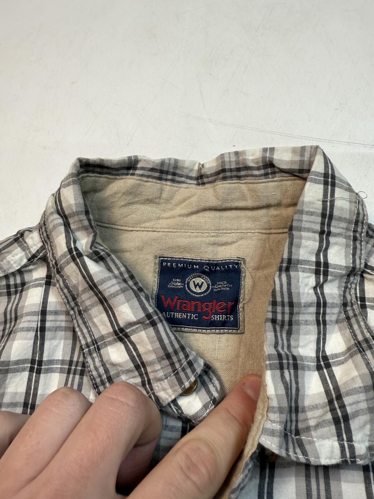 Vintage Wrangler checkered short sleeve shirt (M)